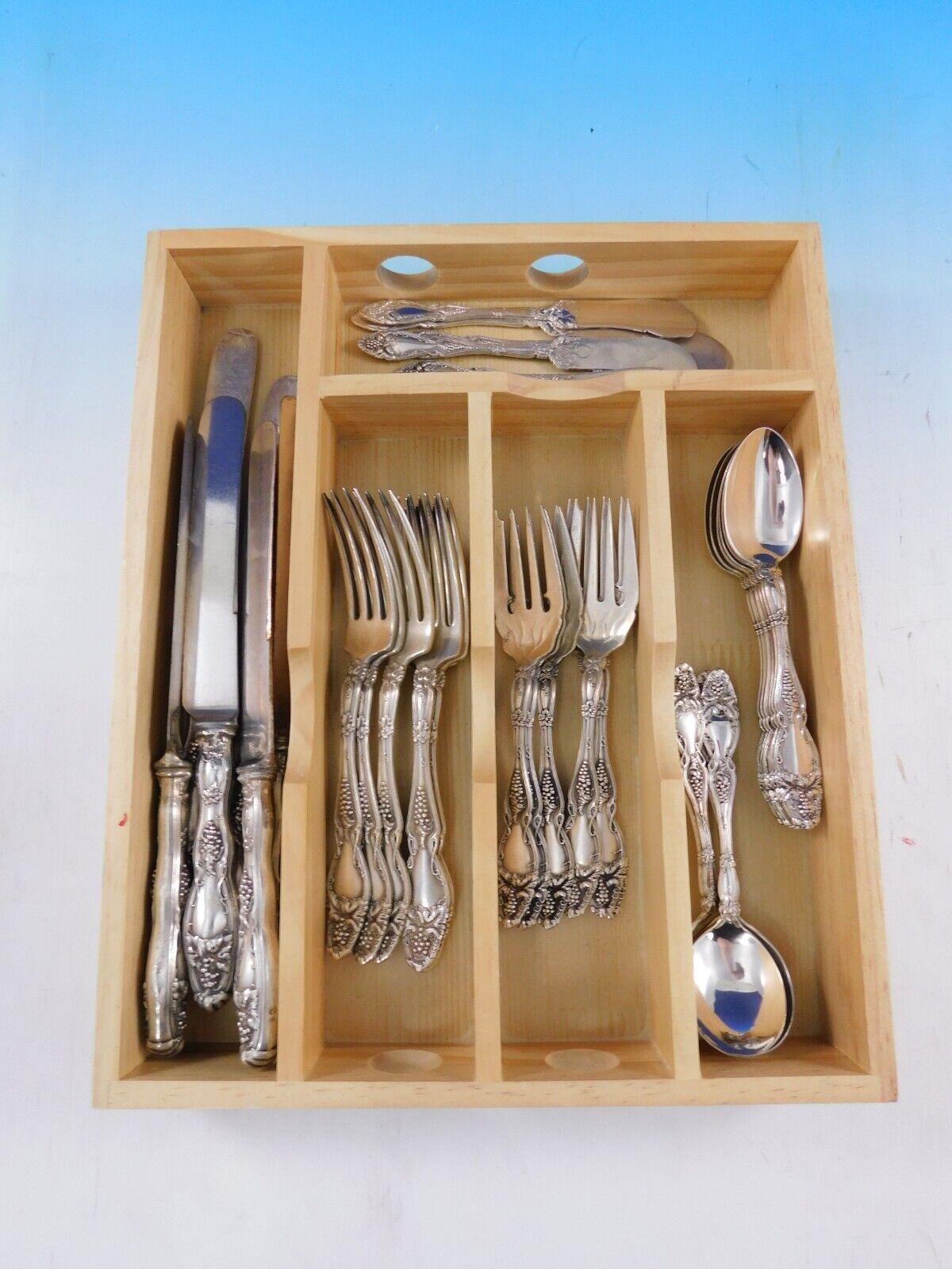 Cloeta by International Sterling Silver Flatware Set for 6 Service 36 pcs Grapes In Excellent Condition For Sale In Big Bend, WI