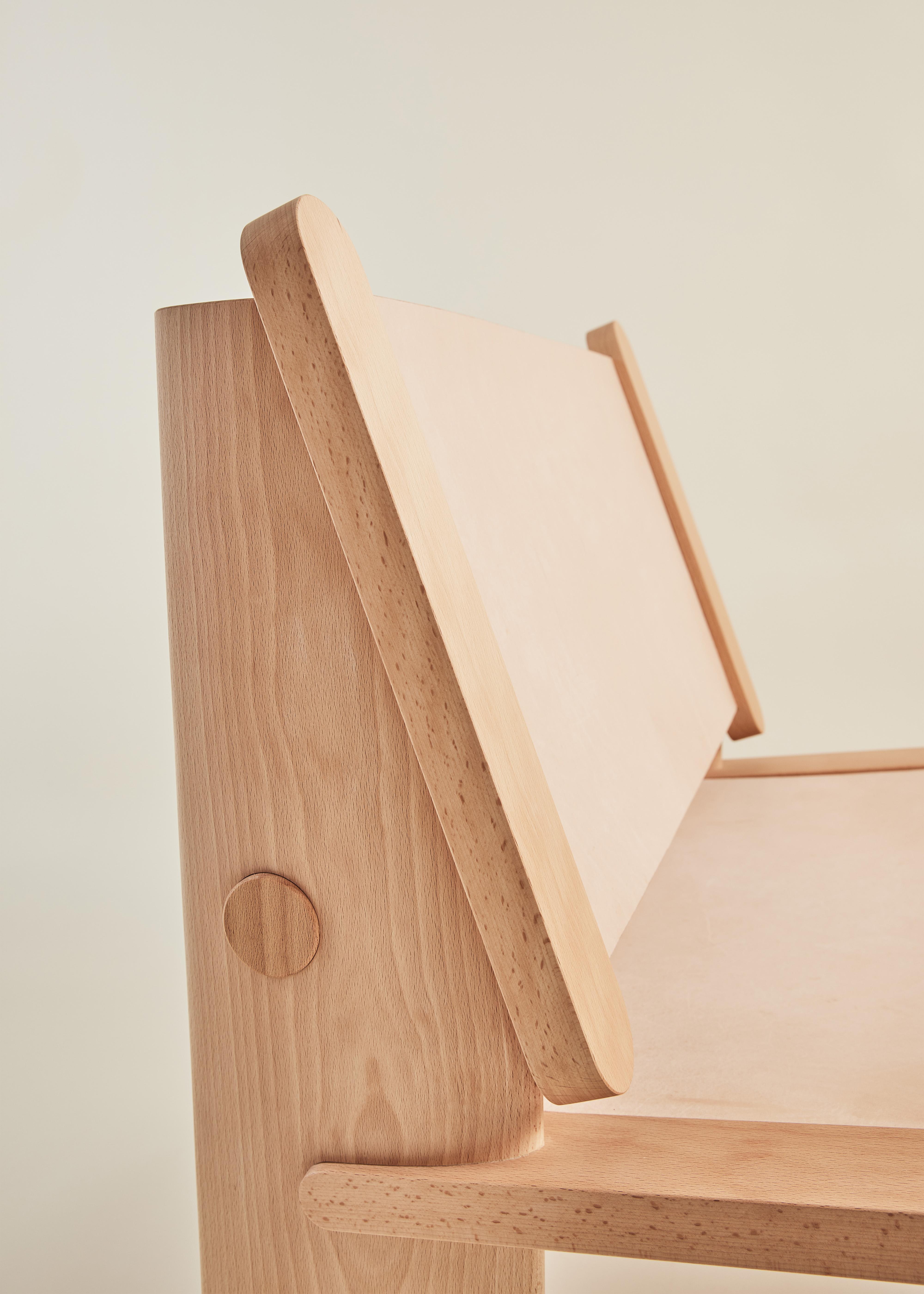 Americano Clog Lounger - Sedia da salotto moderna realizzata a mano in legno duro e pelle in vendita