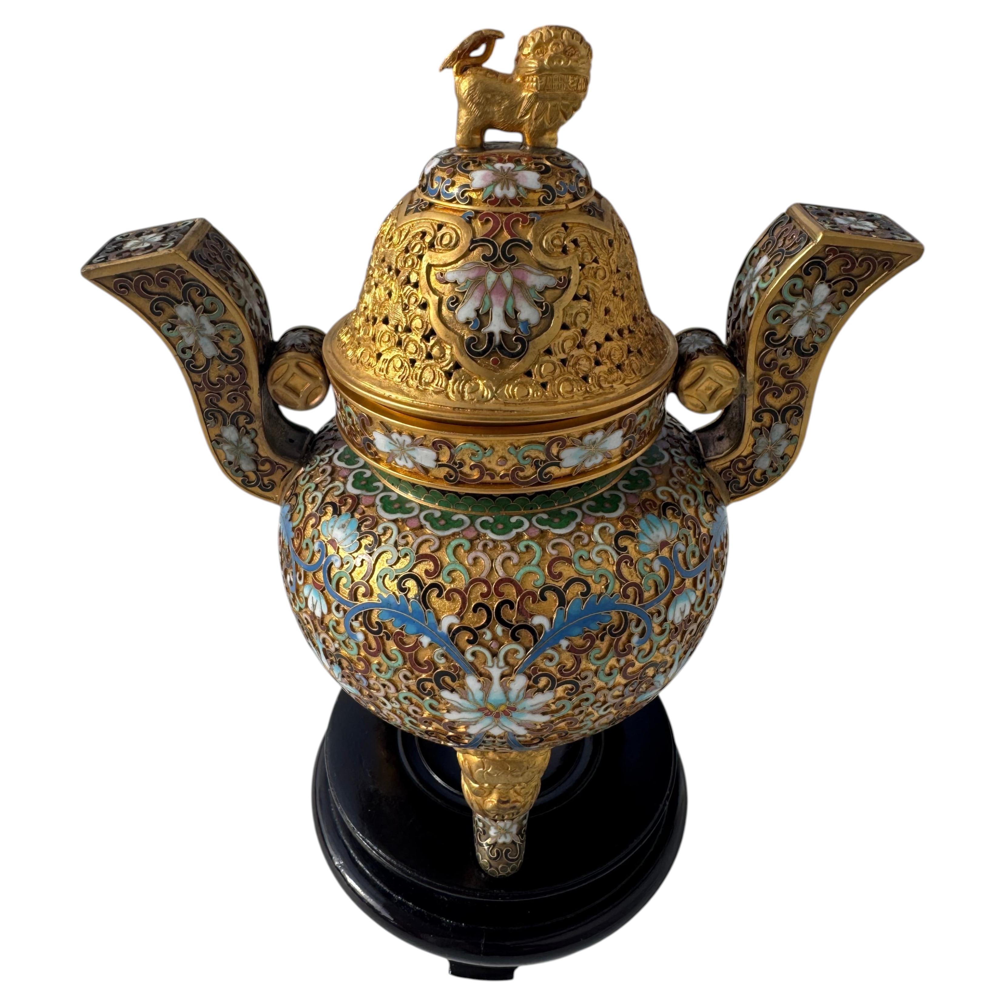 Bruciaincenso a forma di cane Foo smaltato e cloisonne su supporto in Wood in vendita