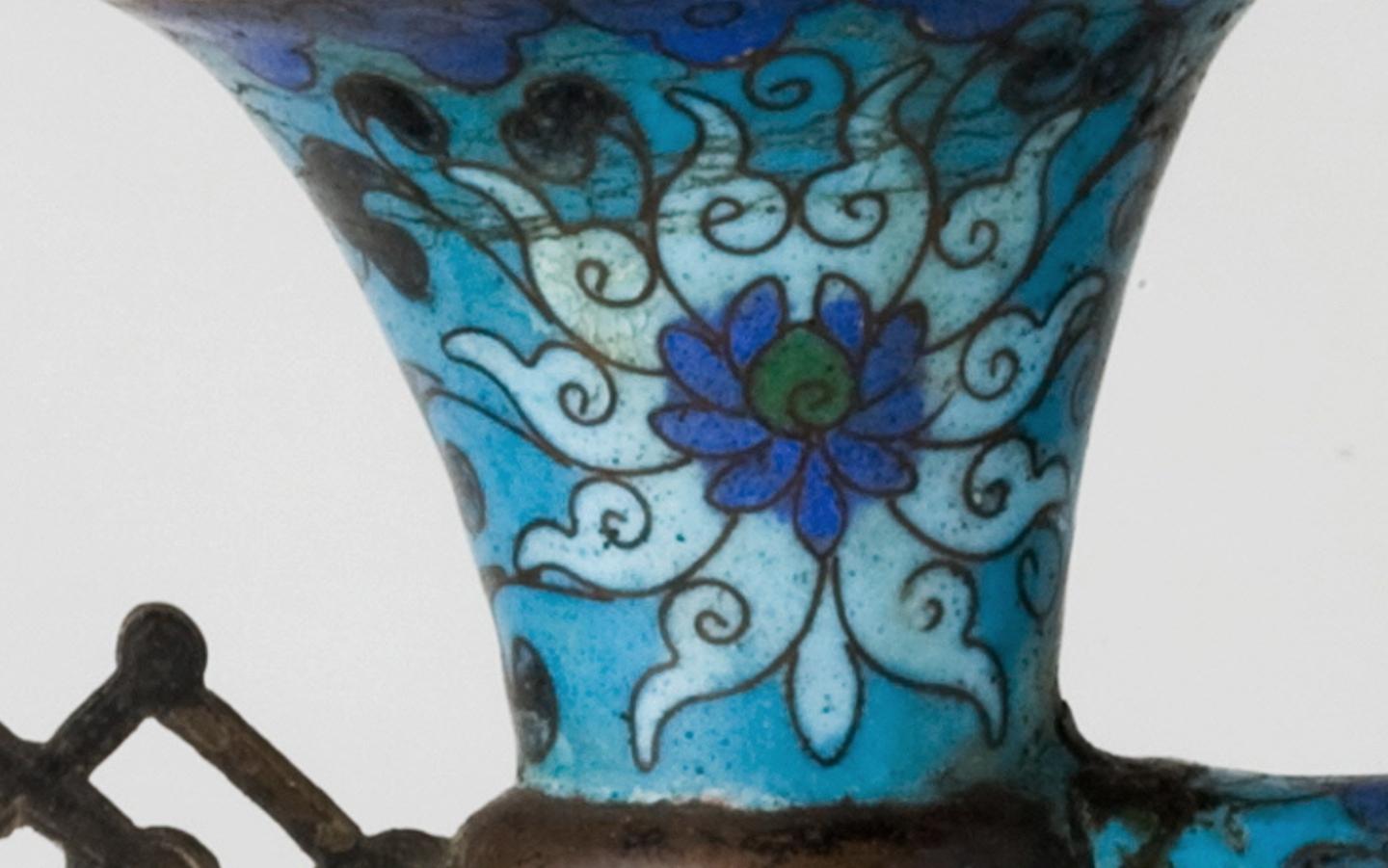 Aiguière en émail cloisonné, période Ming-Qing en vente 3