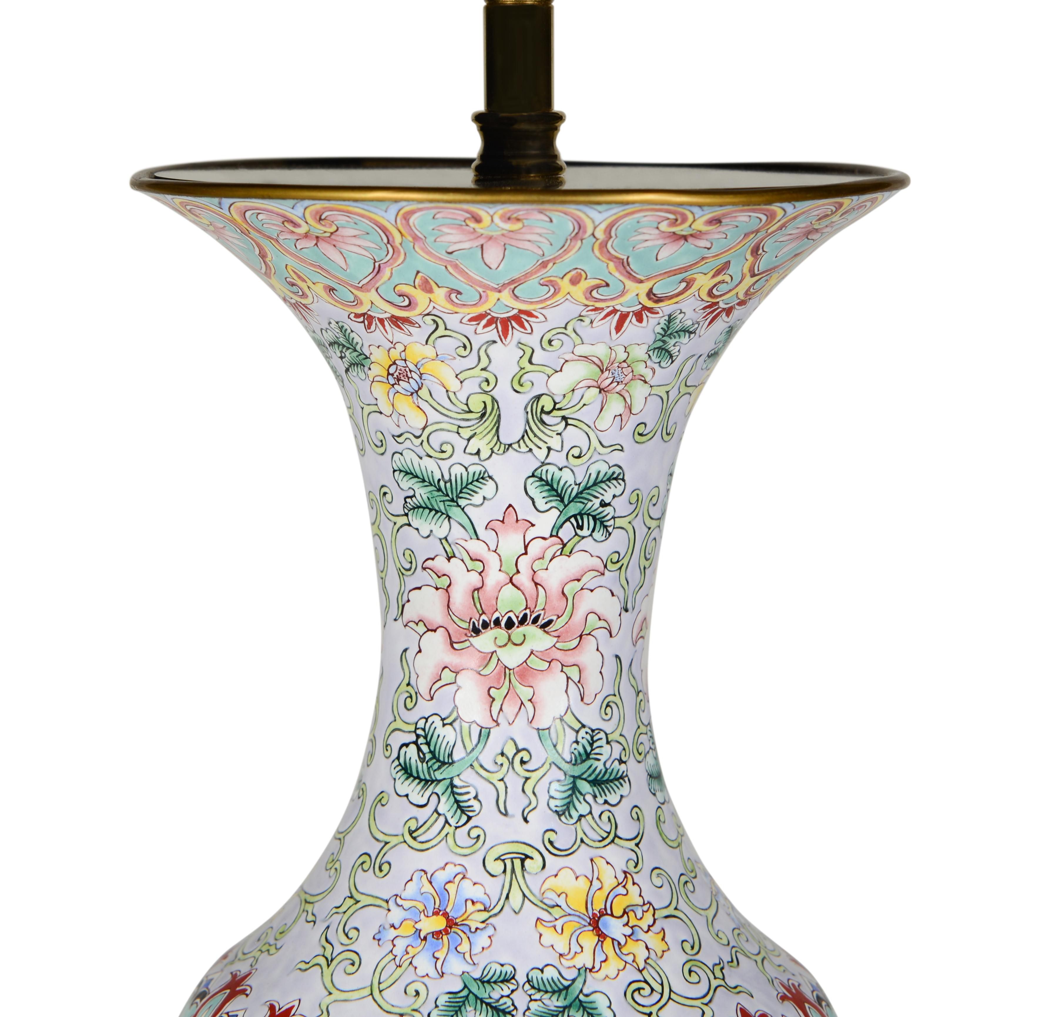 Cloisonné Paire de lampes de table chinoises du 20e siècle en émail cloisonné en vente