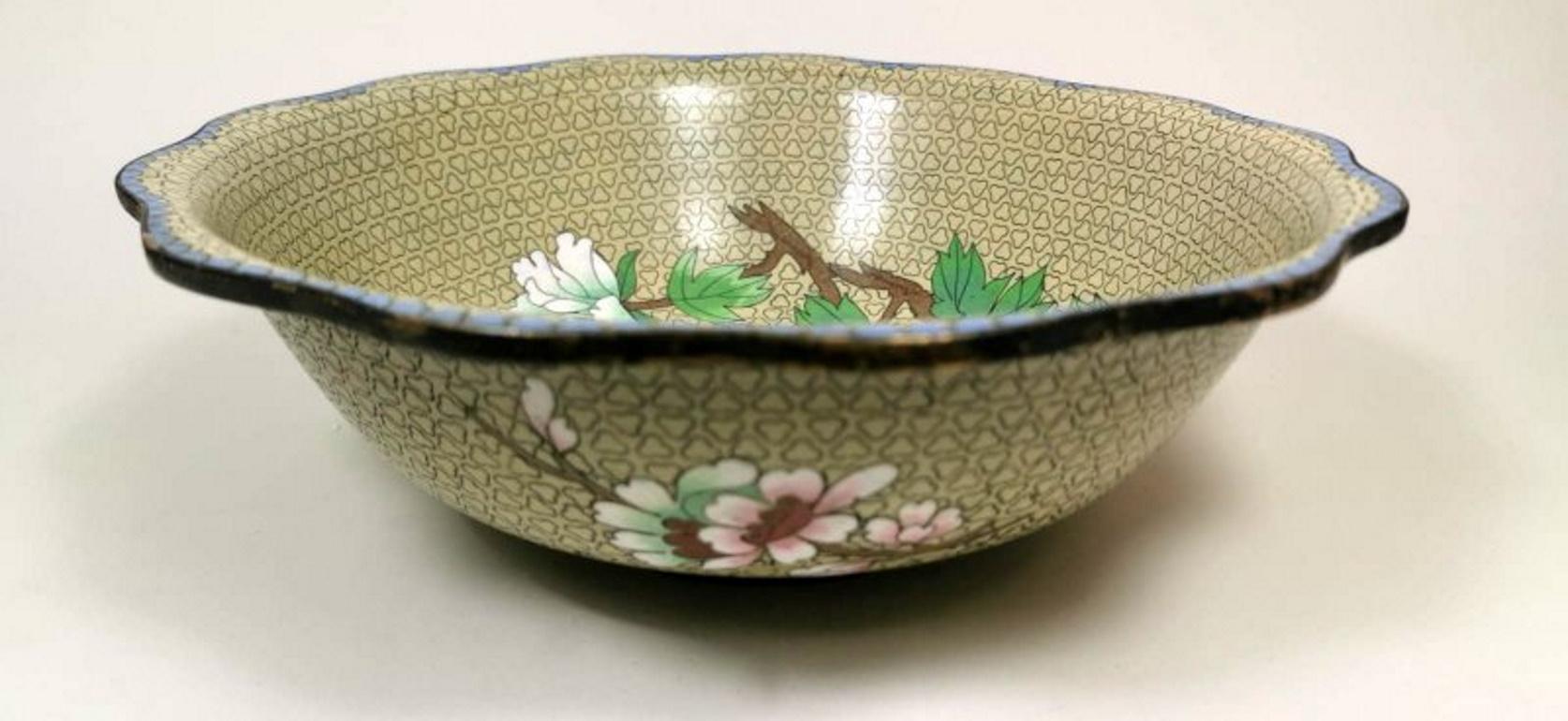 We kindly suggest you read the whole description, because with it we try to give you detailed technical and historical information to guarantee the authenticity of our objects.
Beautiful Chinese copper bowl made with the cloisonné technique; inside