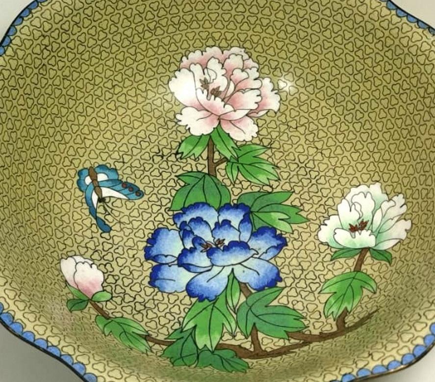Cloisonné Enamelled Chinese Bowl with Blue Pink and White Peonies In Good Condition In Prato, Tuscany