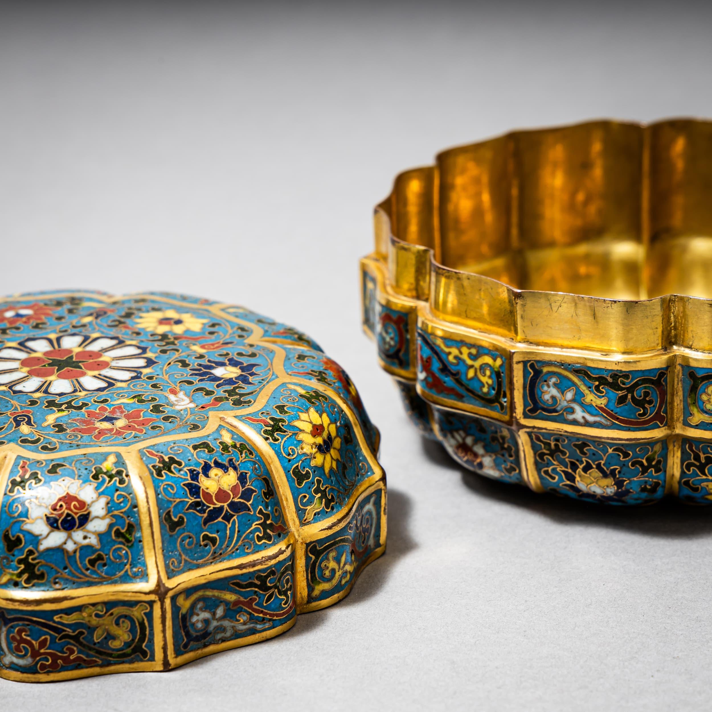 Metallo Scatola con coperchio Cloisonné, Cina, probabilmente XIX secolo in vendita