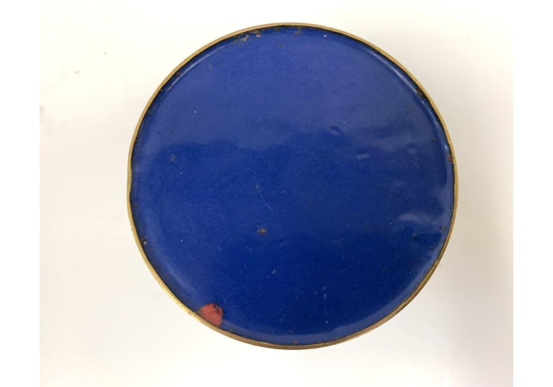 Vaso cilindrico con coperchio in cloisonne e coperchio In condizioni discrete in vendita a Bridgeport, CT