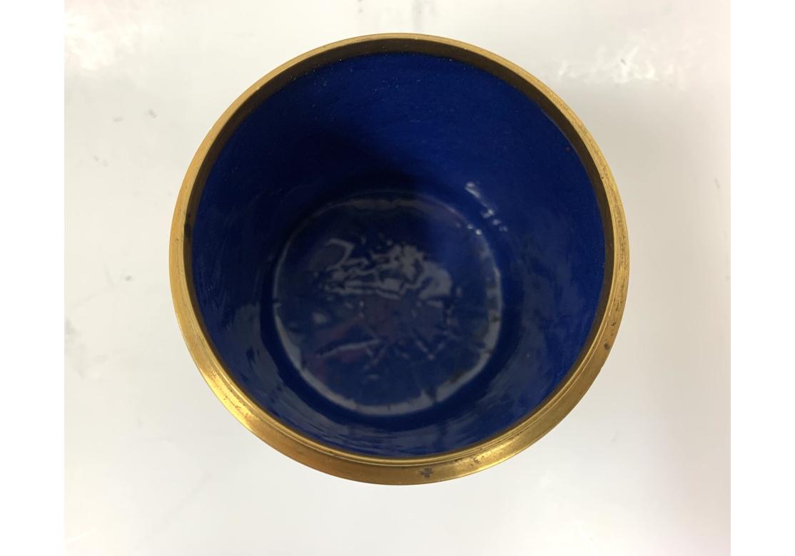 XX secolo Vaso cilindrico con coperchio in cloisonne e coperchio in vendita