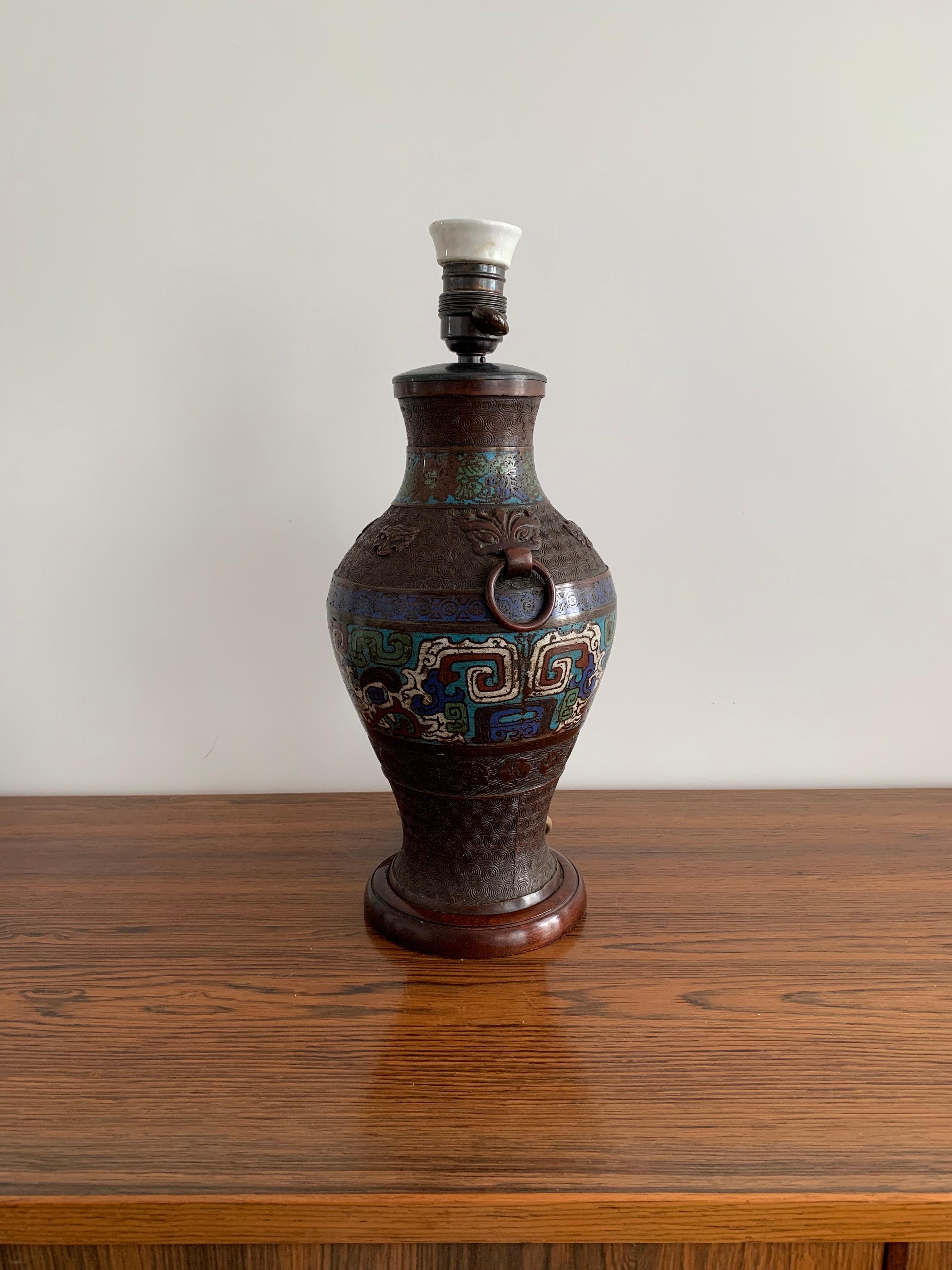 Cloisonné table lamp on bronze China circa 1880
Original a vase it has been rewired as a table lamp around 1900, with its original ceramic lamp holder with a switch.
 good condition, no damage to the enamel of the cloisonné.
