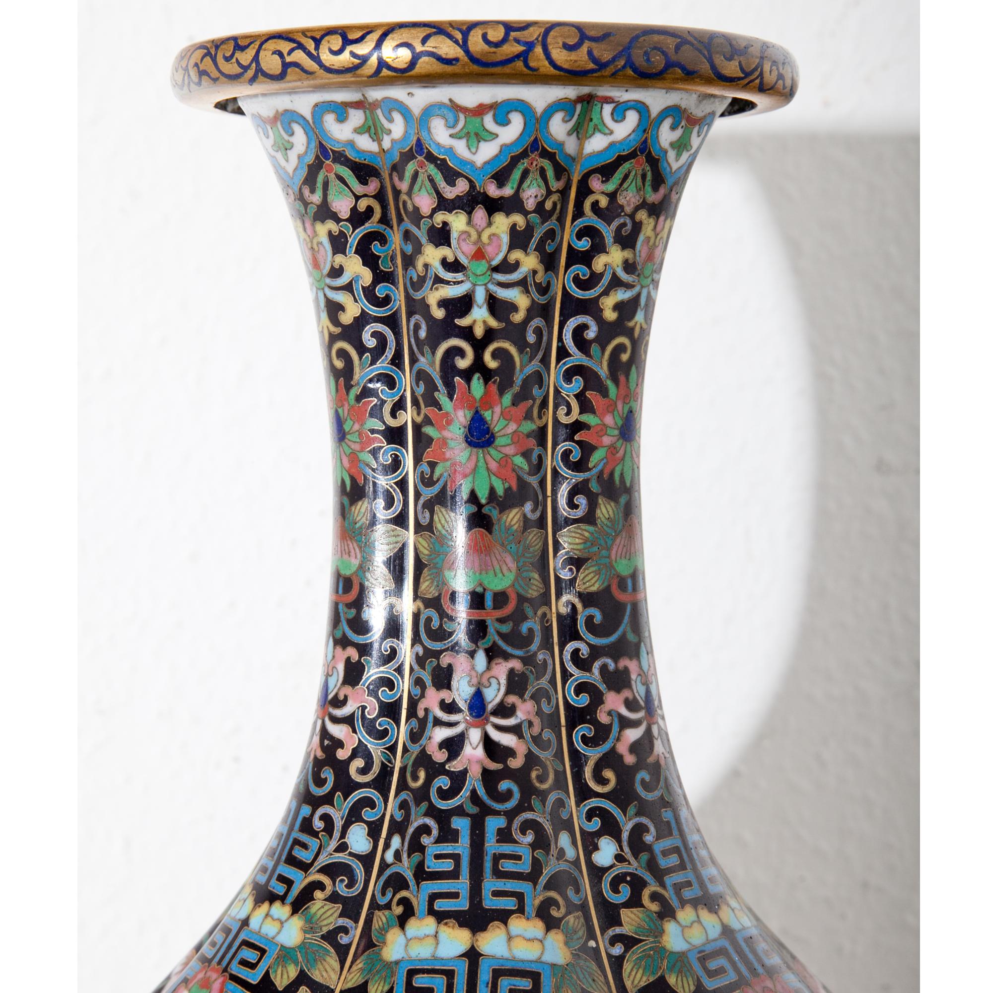 Cloisonné-Vase, um 1900 (Asiatisch) im Angebot