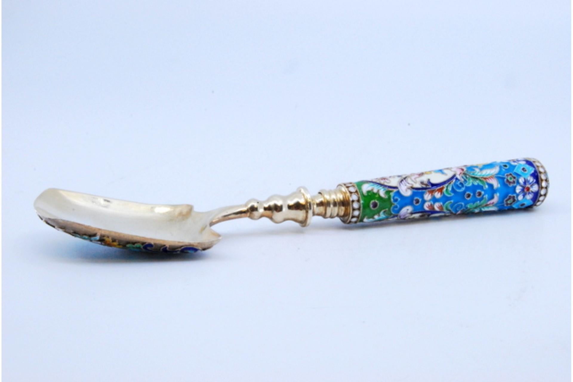 Beschreibung: Clossonè Silberlöffel mit russischem Stil Blumen gemalt Griff. Metall: Silber. Herkunft: Russisch. Marke: Kostroma. Gewicht: 76,03 Gramm. Abmessungen: 16,5 x 3,5 cm. Inhalt: 84 Zolotnik = 875/1000. Prüfzeichen: Ja, 1908-1926.