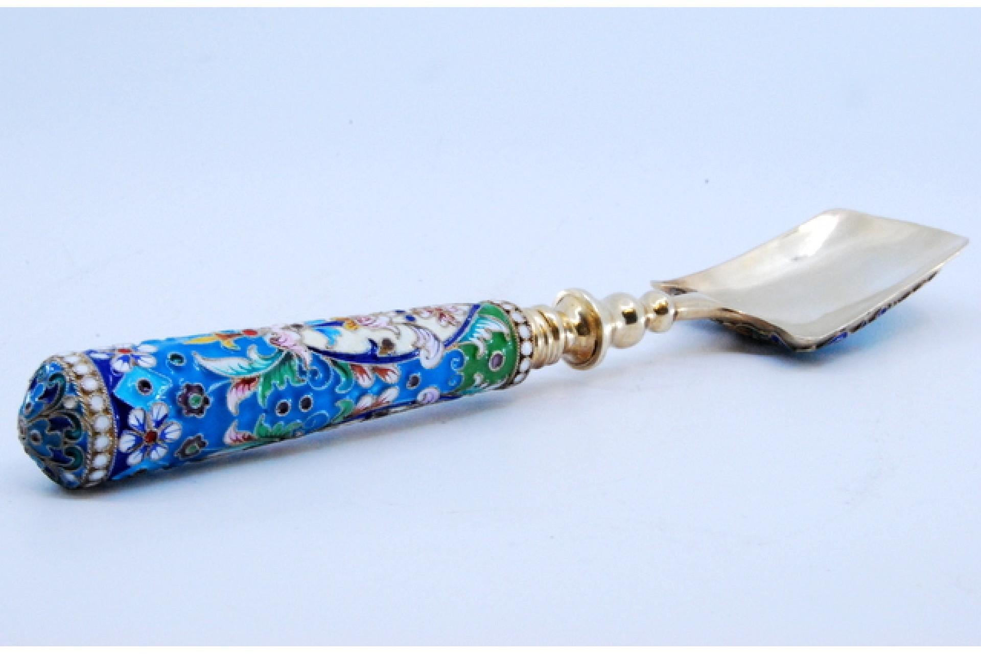 Cloissonè silver spoon with a handle covered in Russian-style floral painting im Zustand „Gut“ im Angebot in Porto, PT
