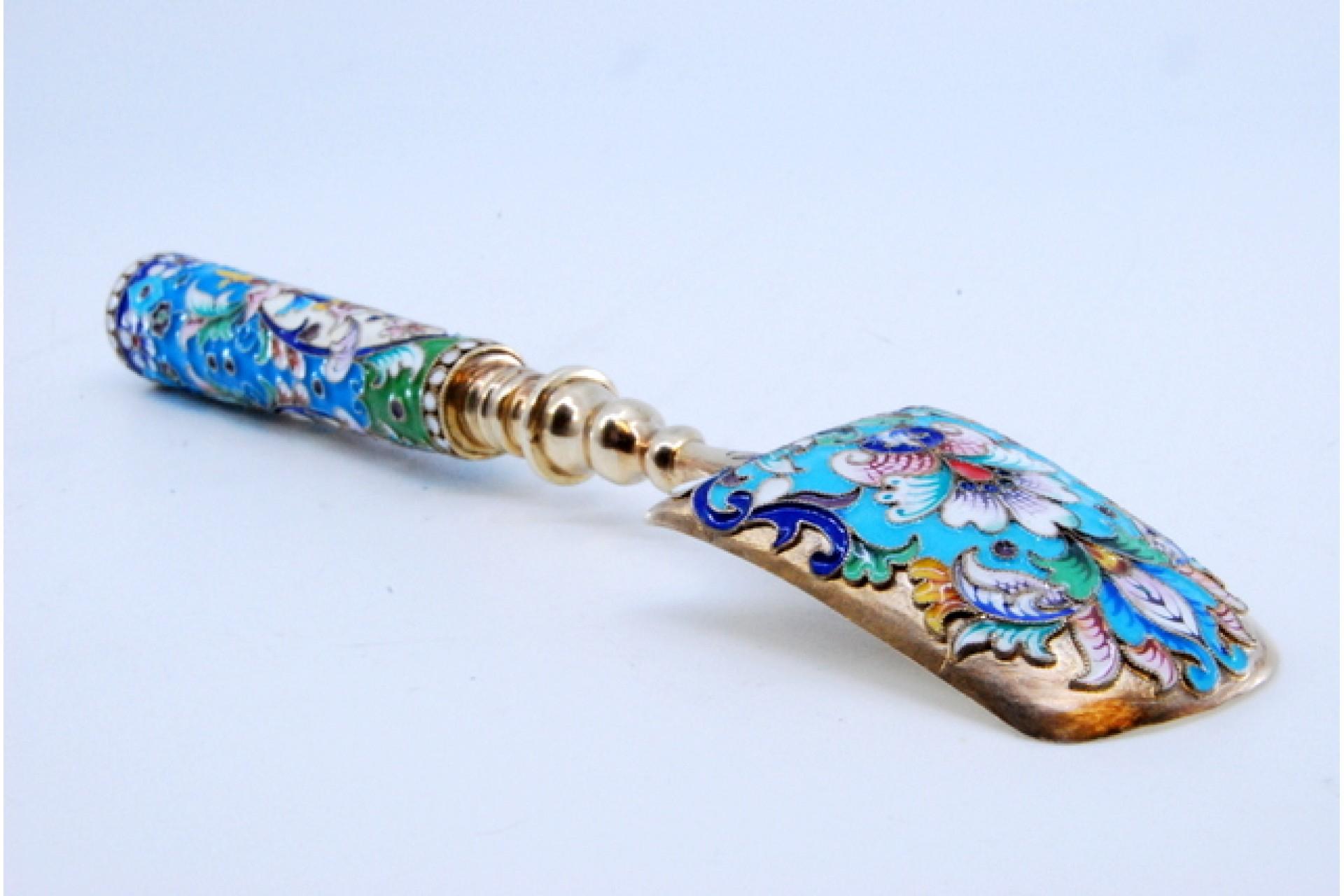 Cloissonè silver spoon with a handle covered in Russian-style floral painting (20. Jahrhundert) im Angebot