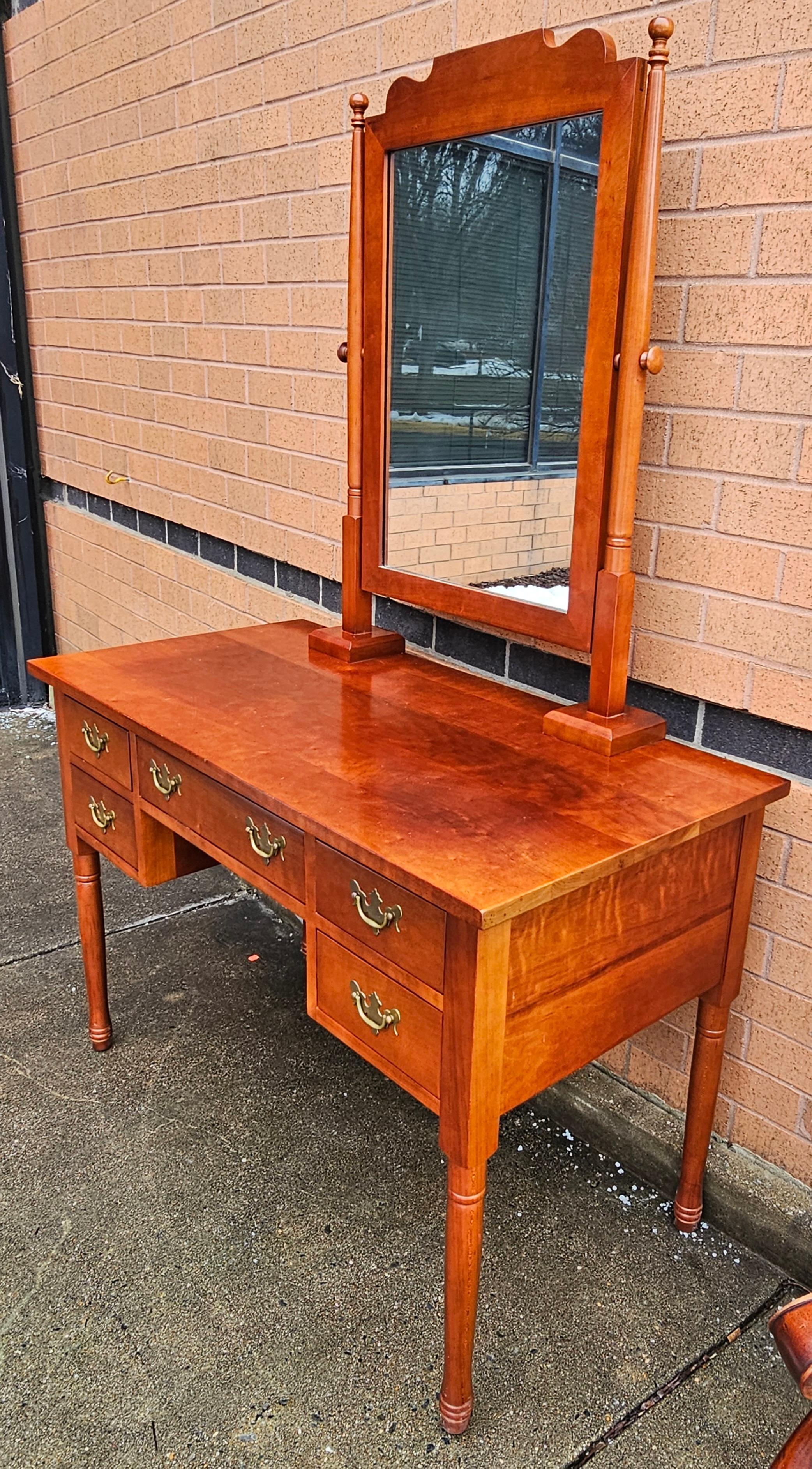 XXIe siècle et contemporain Clore Fine Furniture Table de toilette en cerisier avec miroir en vente