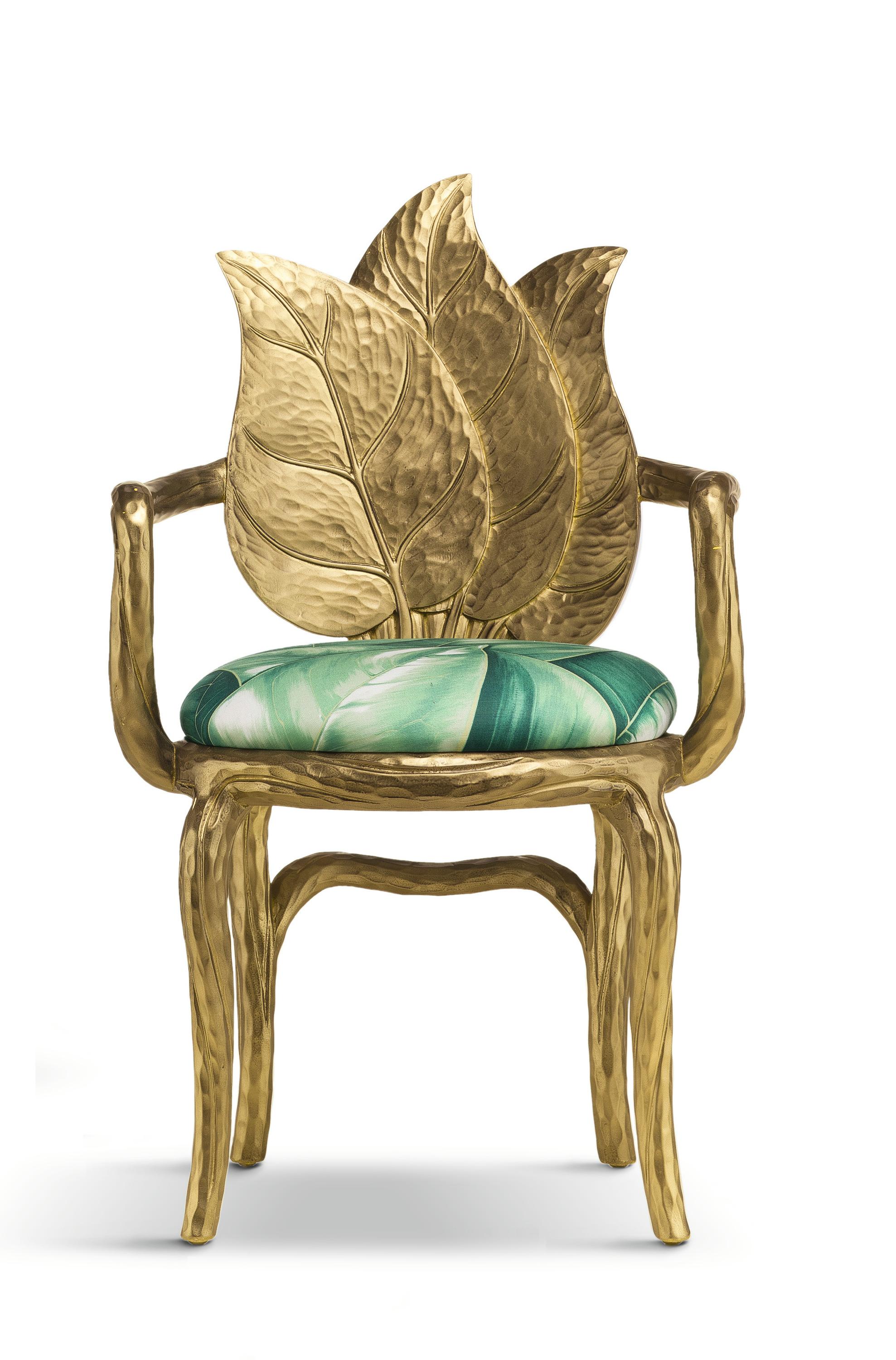 Ferruccio Laviani reinterprets Clorophilla, by Fratelli Boffi, in two versions: an armchair with a back composed of three carved leaves. The project depicts bundles of leaves sculpted in wood, its legs are veined with slender branches. The motif