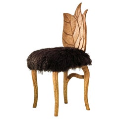 Clorophilla-Esszimmerstuhl aus massivem Nussbaumholz mit gepolstertem Sitz und Lammfellbezug