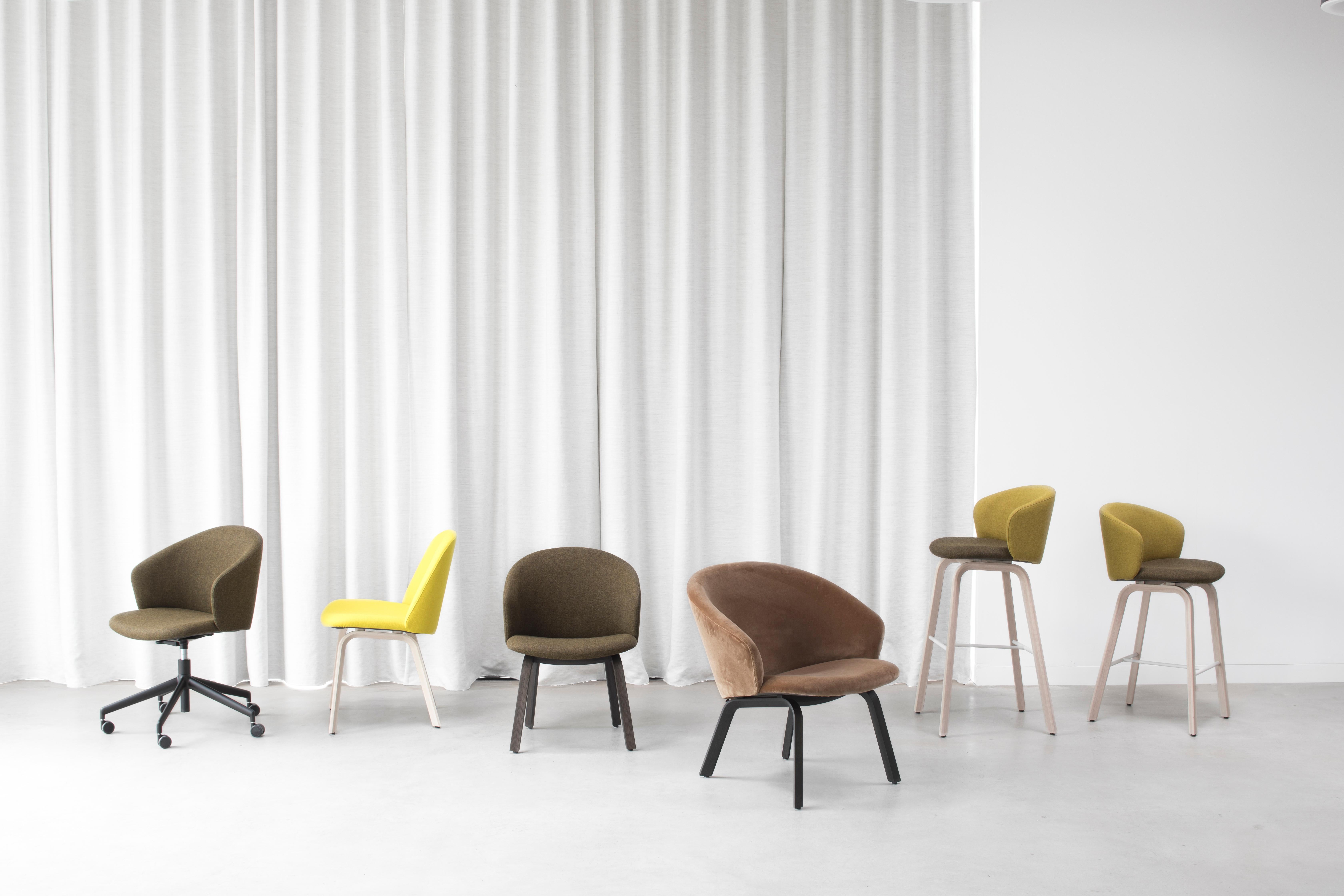 Le Close est aussi confortable qu'il en a l'air : le dossier rond permet de s'asseoir confortablement car il se forme autour de vous. Son élégance découle de sa belle simplicité.
Prix indiqué pour le tissu de départ.