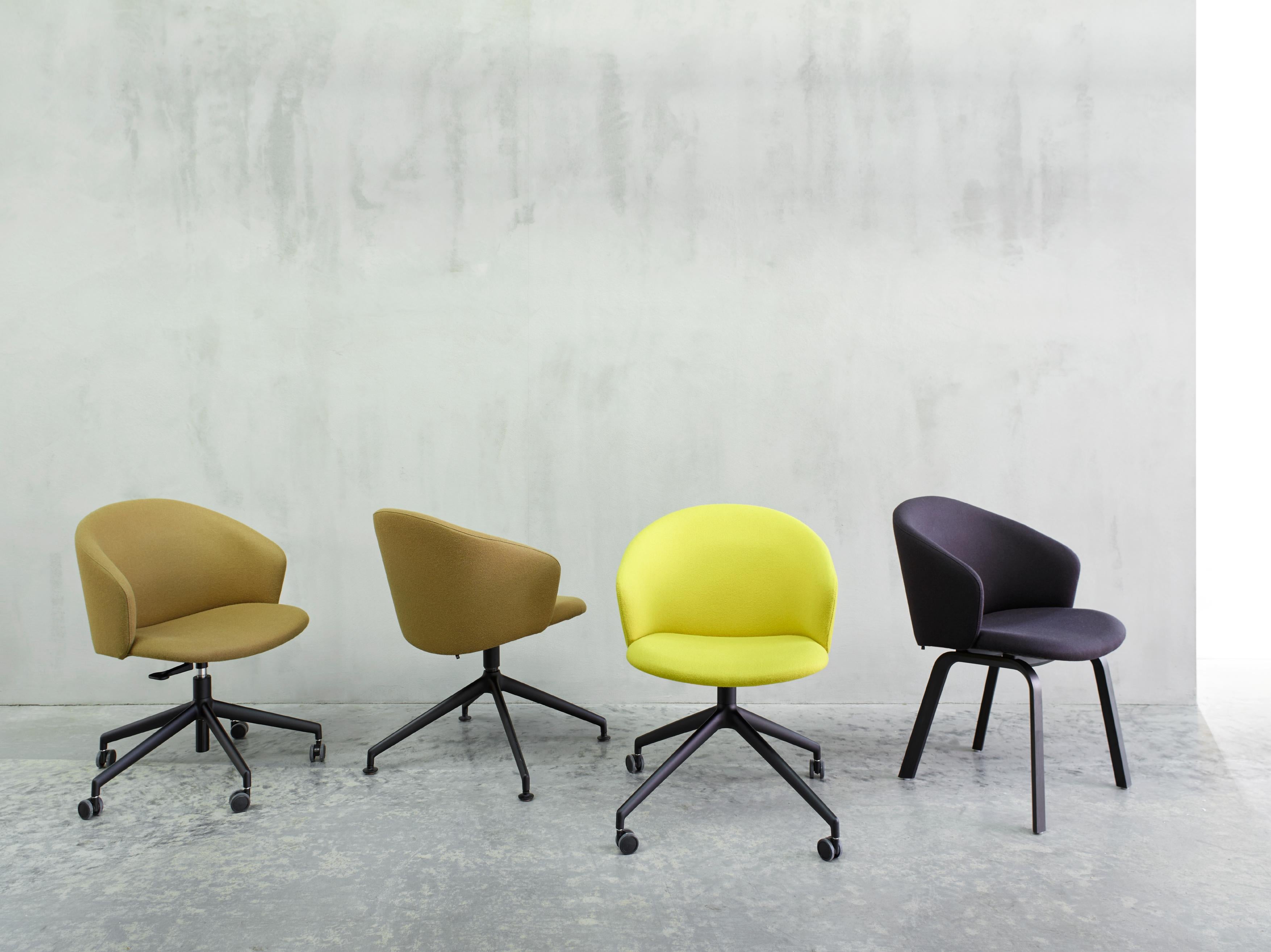 XXIe siècle et contemporain Chaise Close Conçue par Gudmundur Ludvik en vente