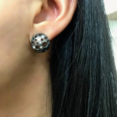 Closed Lily Diamond Earrings
