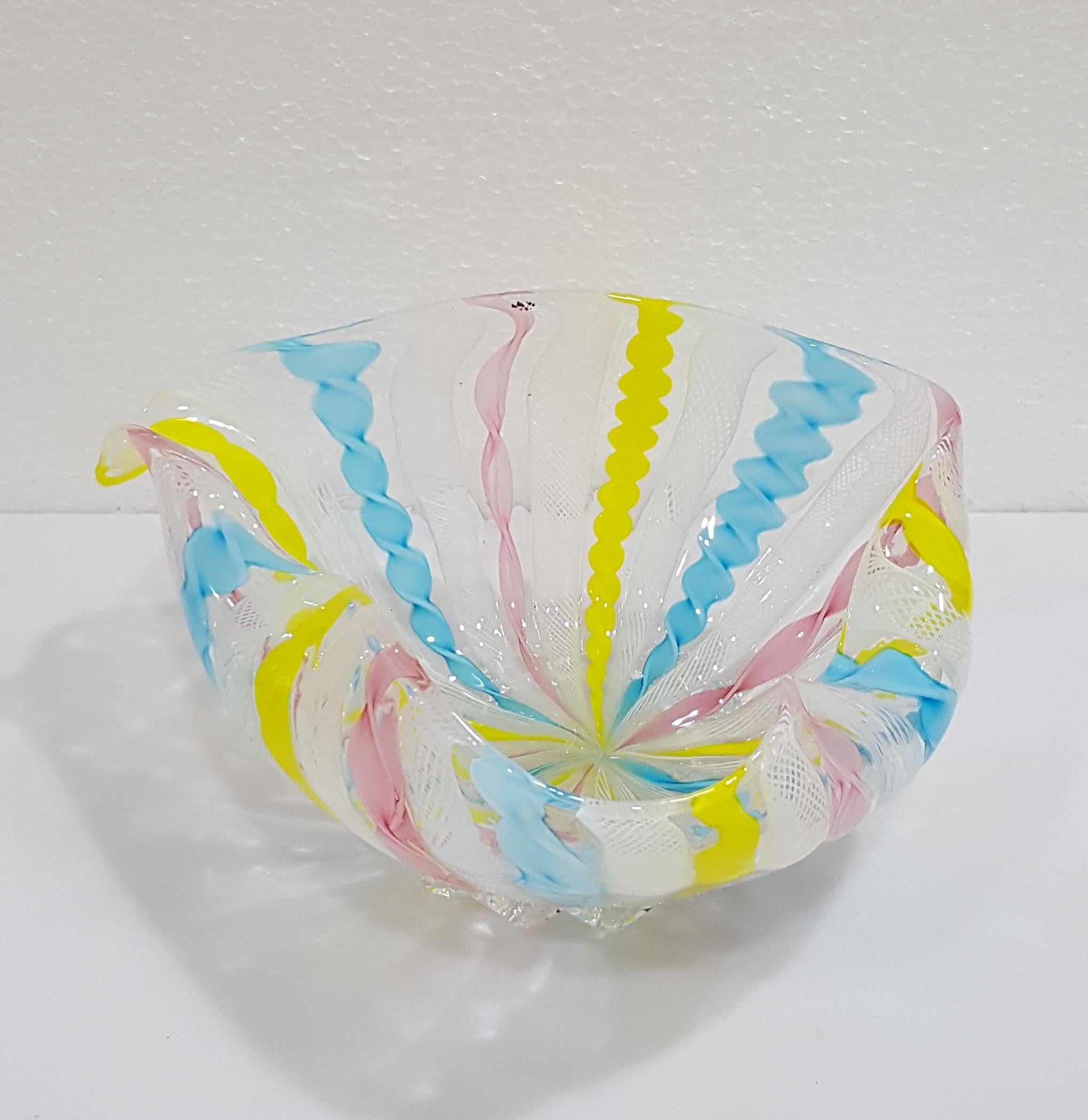 VENDITA CHIUSA Ciotola Fazzoletto in vetro di Murano Zanfirico Latticino in vendita 6