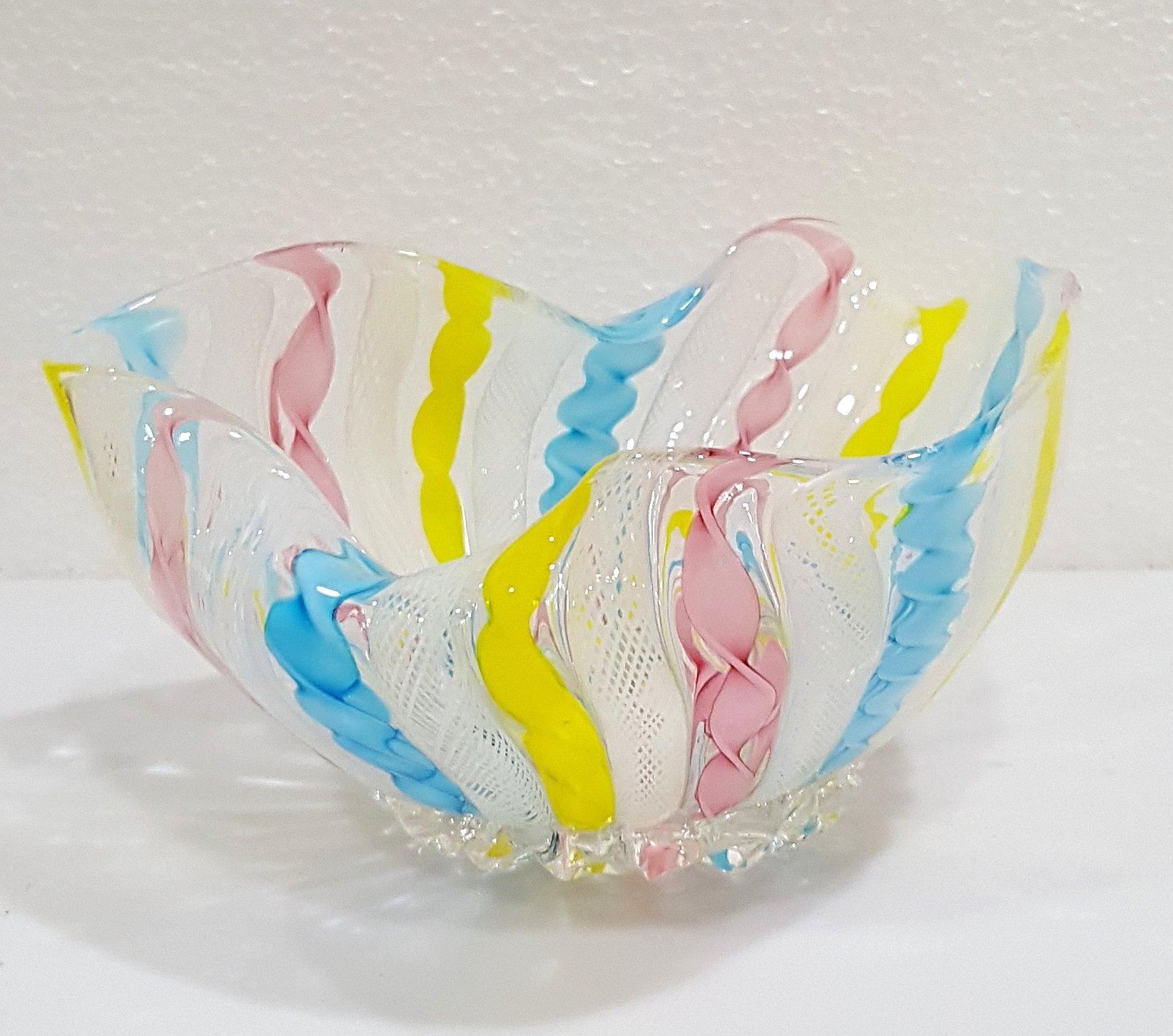 Mid-Century moderno VENDITA CHIUSA Ciotola Fazzoletto in vetro di Murano Zanfirico Latticino in vendita