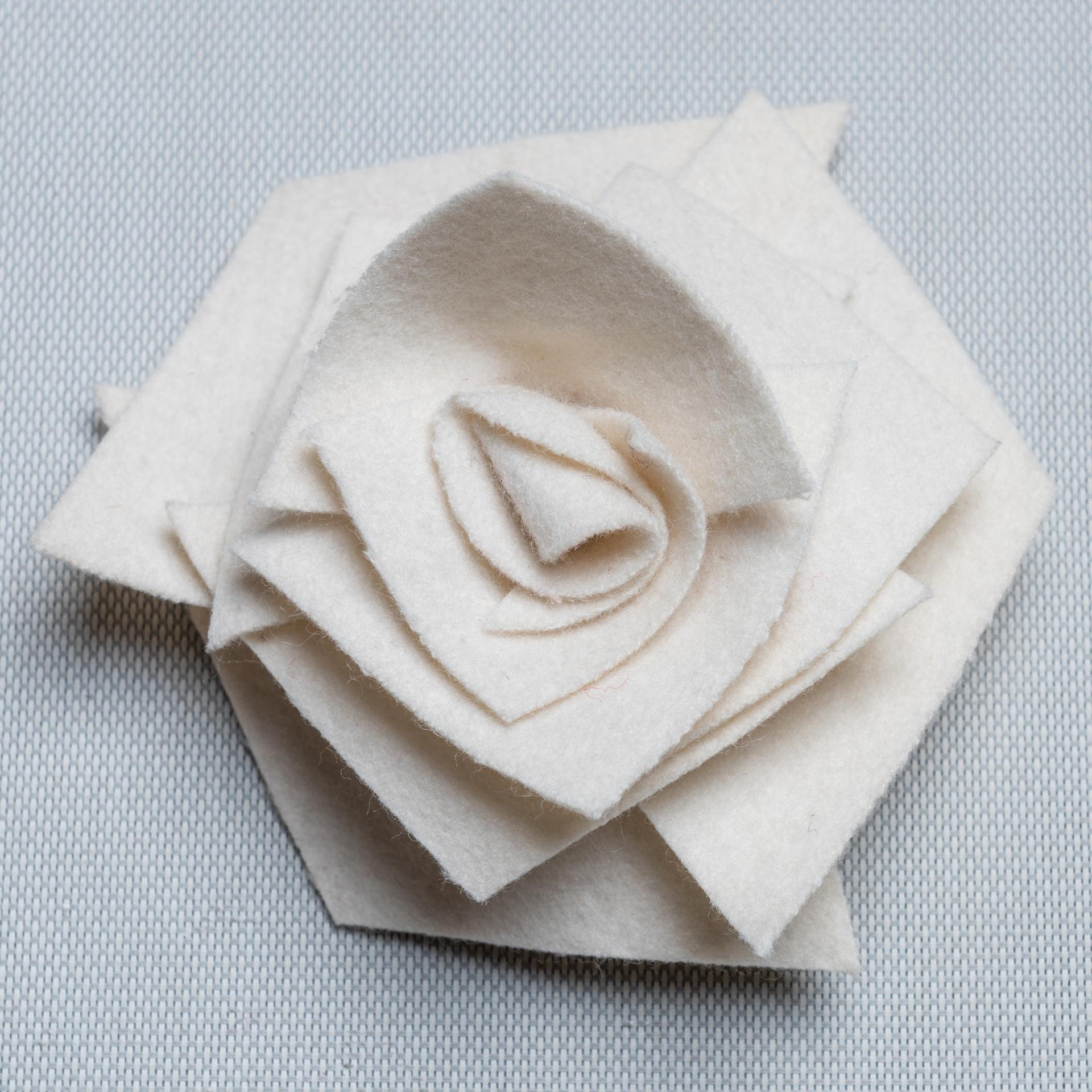 Italian Cloth Roses for Curtain Decoration For Sale