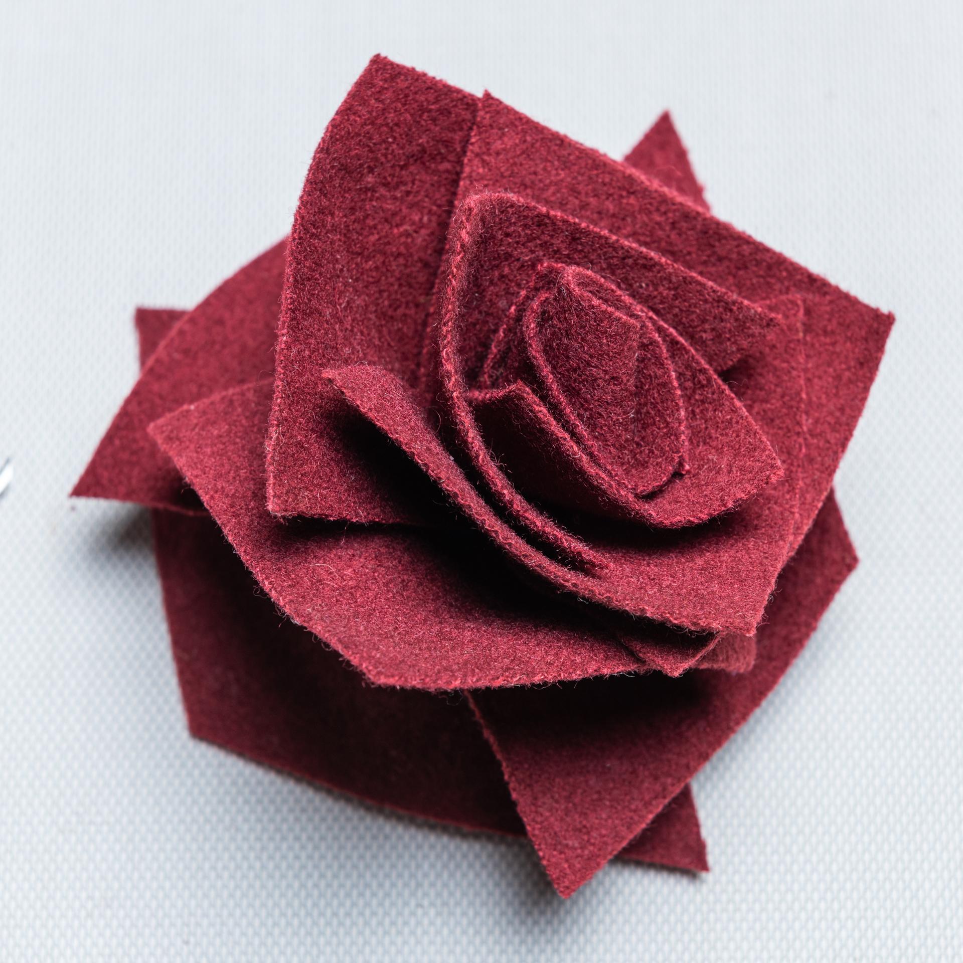 Cloth Roses for Curtain Decoration In Excellent Condition For Sale In Alessandria, Piemonte