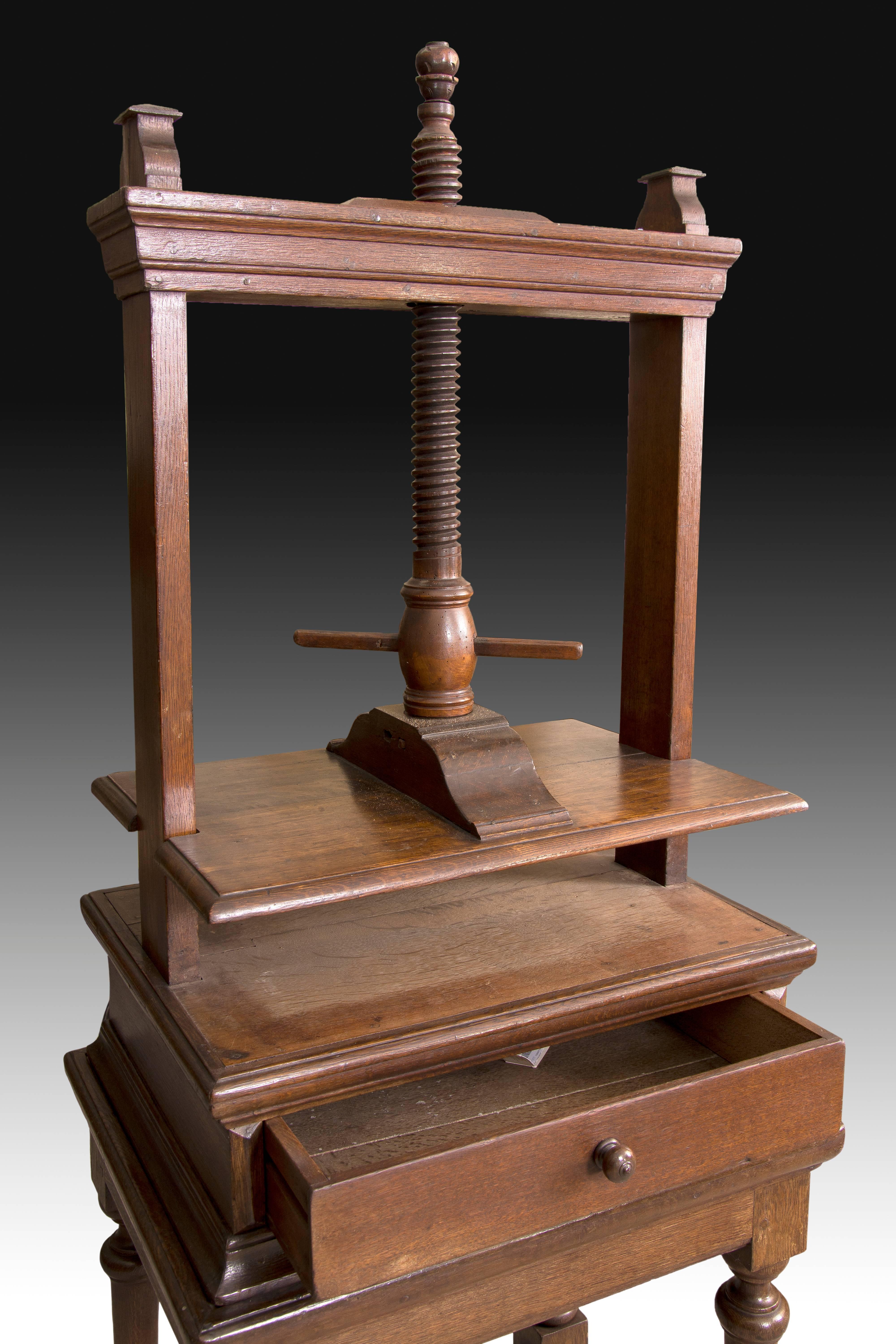 Neoclassical Clothing Press in Oak Wood, Holland, 19th Century For Sale