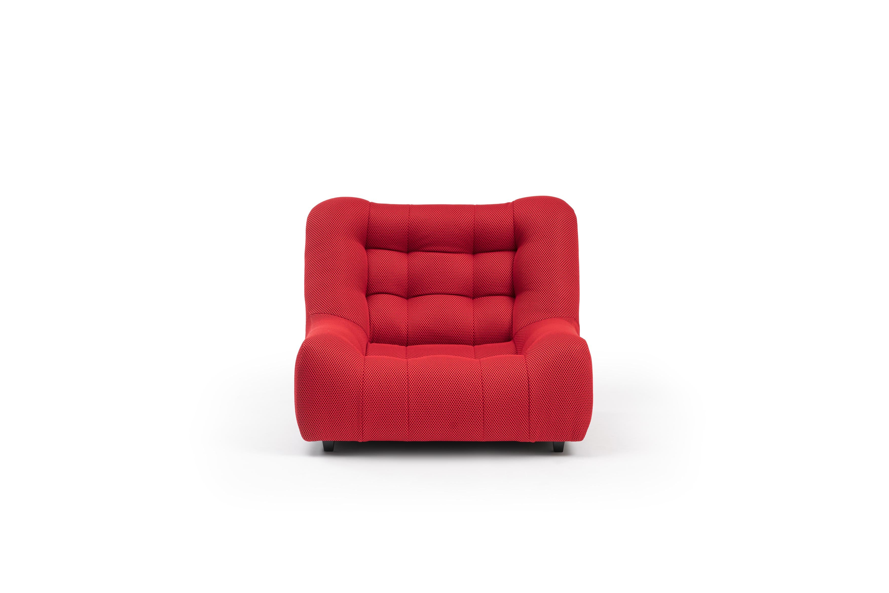 Cloud Sessel von RALPH M
Abmessungen: B 108 x T 101 x H 87 cm. 
MATERIALIEN: Stoff, Buche massiv, Spanplatten, Edelstahl.

Einzelheiten:
Rahmen: Buche massiv und Spanplatten.
Sitzfederung: Verflochtenes elastisches Gurtband.
Sitzkissen: