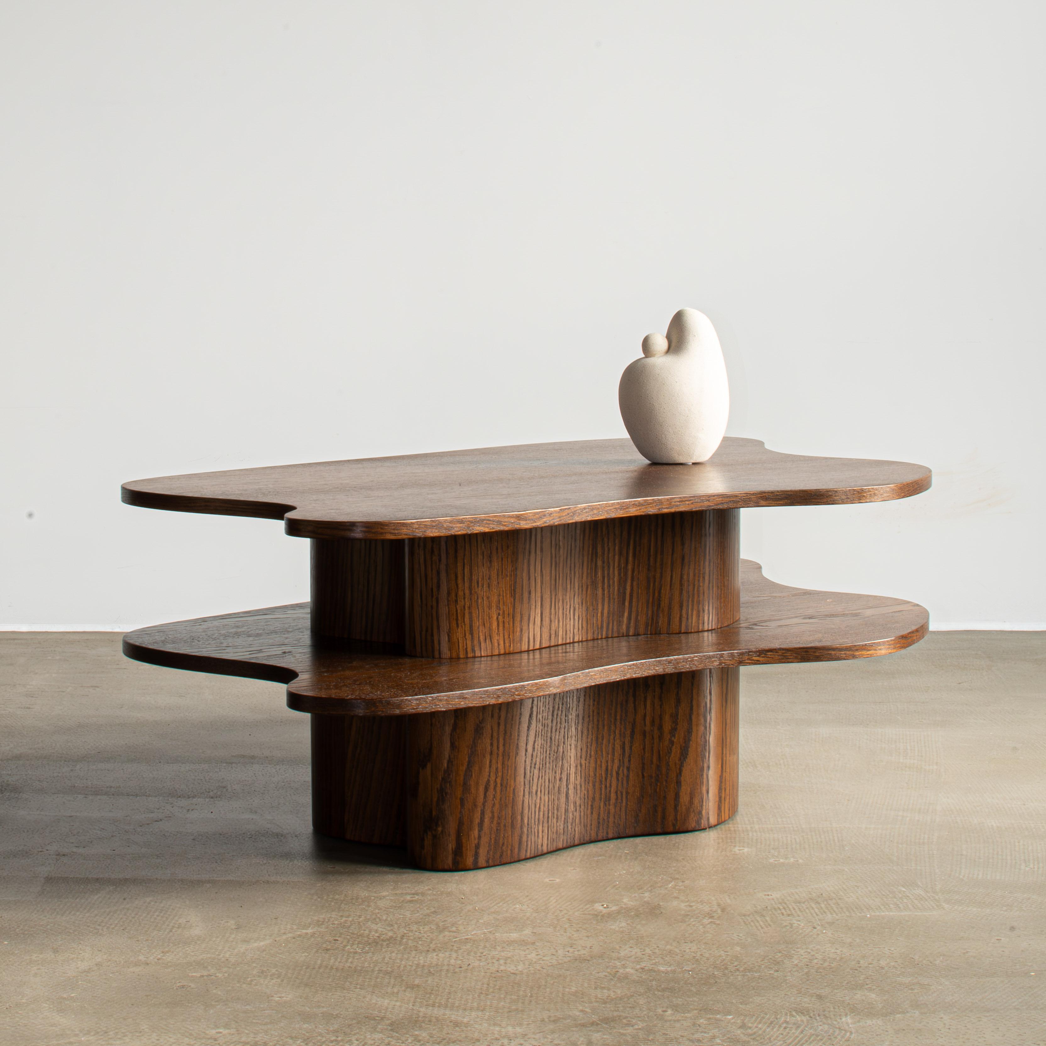 Table basse nuages par Pastform
Dimensions : D 85 x L 135 x H 42 cm.
MATERIAL : Bois teinté et verni.

Disponible en différentes couleurs de bois : Whisky, Rhum, BPA, Nobel, Brandy, Schwarz et Natura. Veuillez nous contacter.

Enraciné dans une