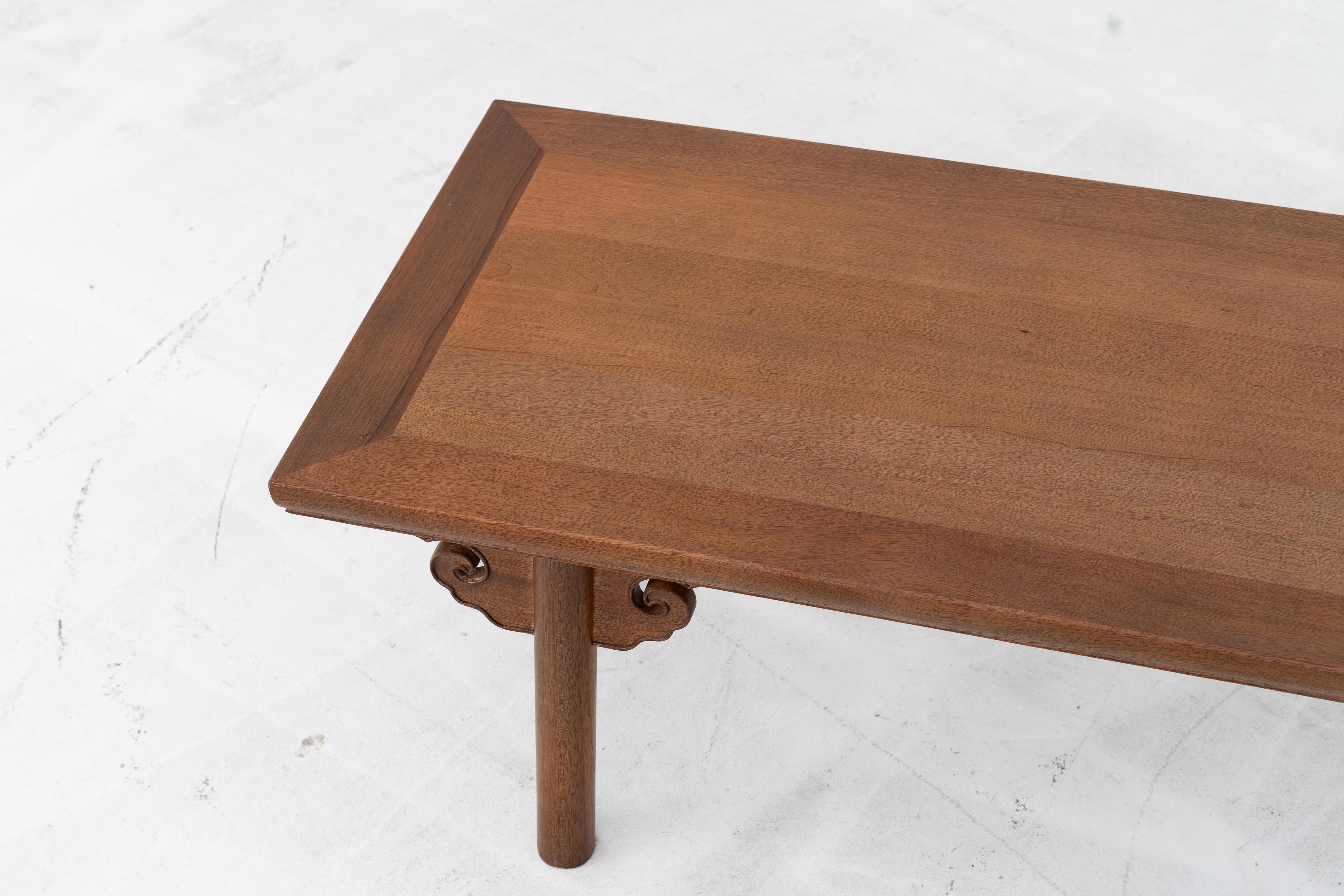 Mesa baja Cloud Siglo XXI y contemporáneo en venta
