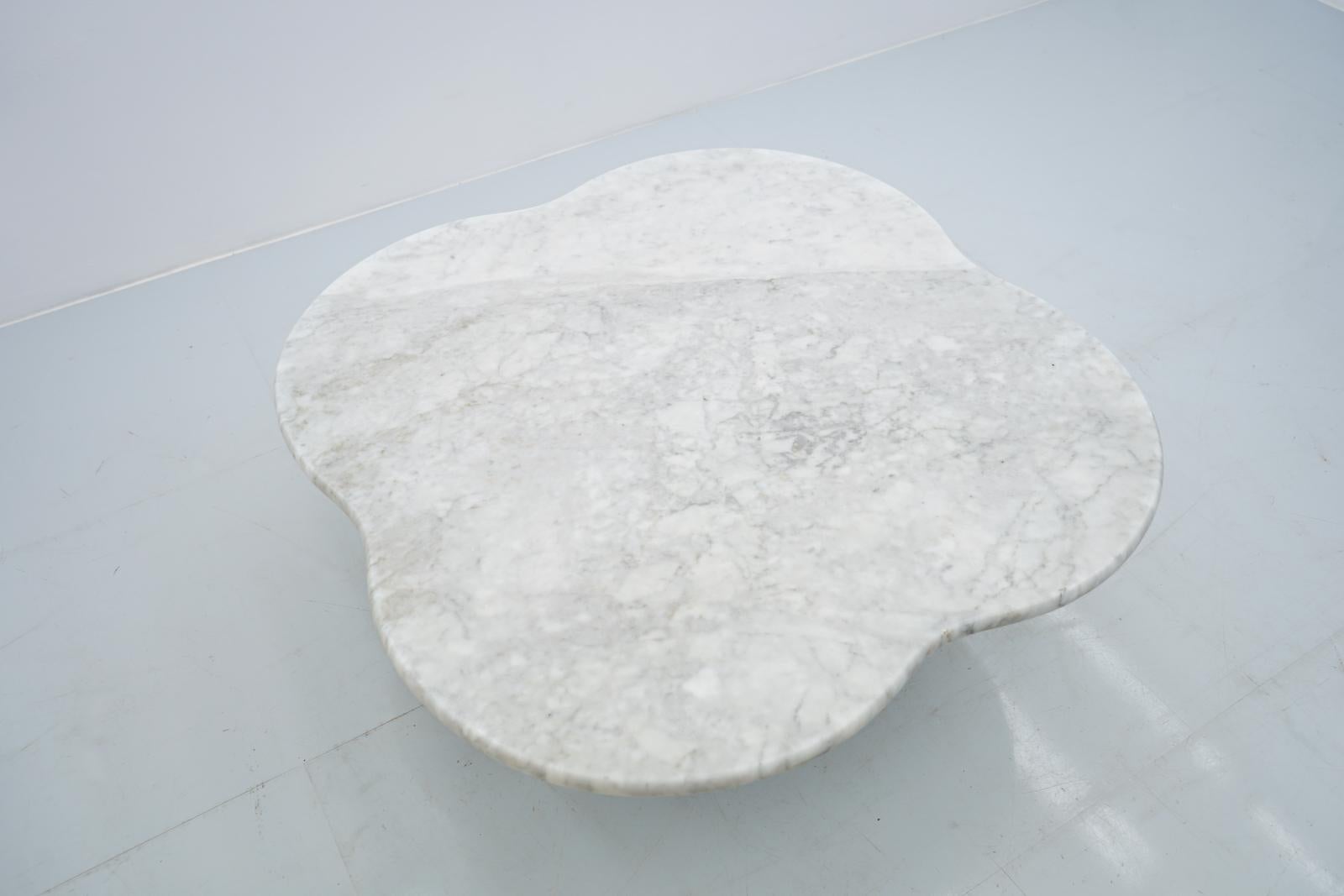 Mid-Century Modern Cloud Coffee Table in Italian Carrara Marble, 1970s
