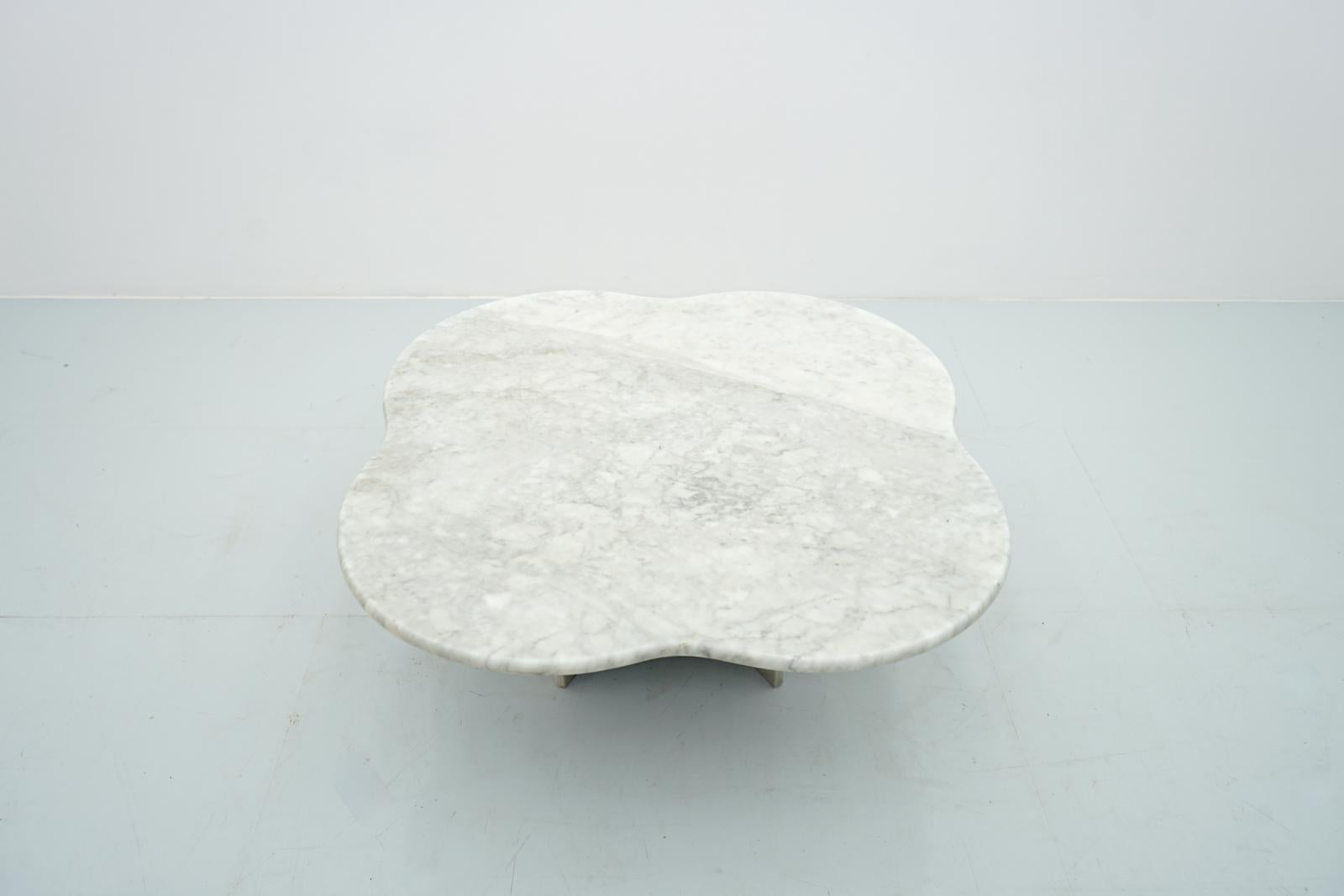 Late 20th Century Cloud Coffee Table in Italian Carrara Marble, 1970s