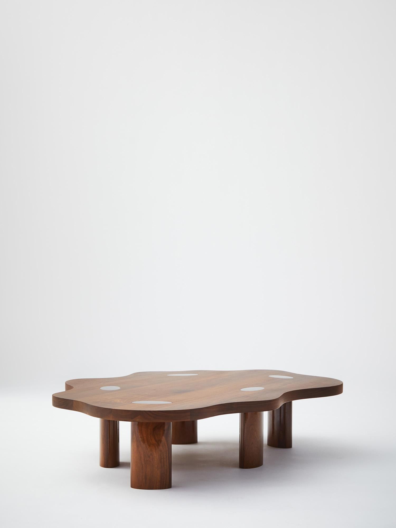 Suédois Table basse moyenne Cloud en noyer de Louise Liljencrantz, Suède en vente