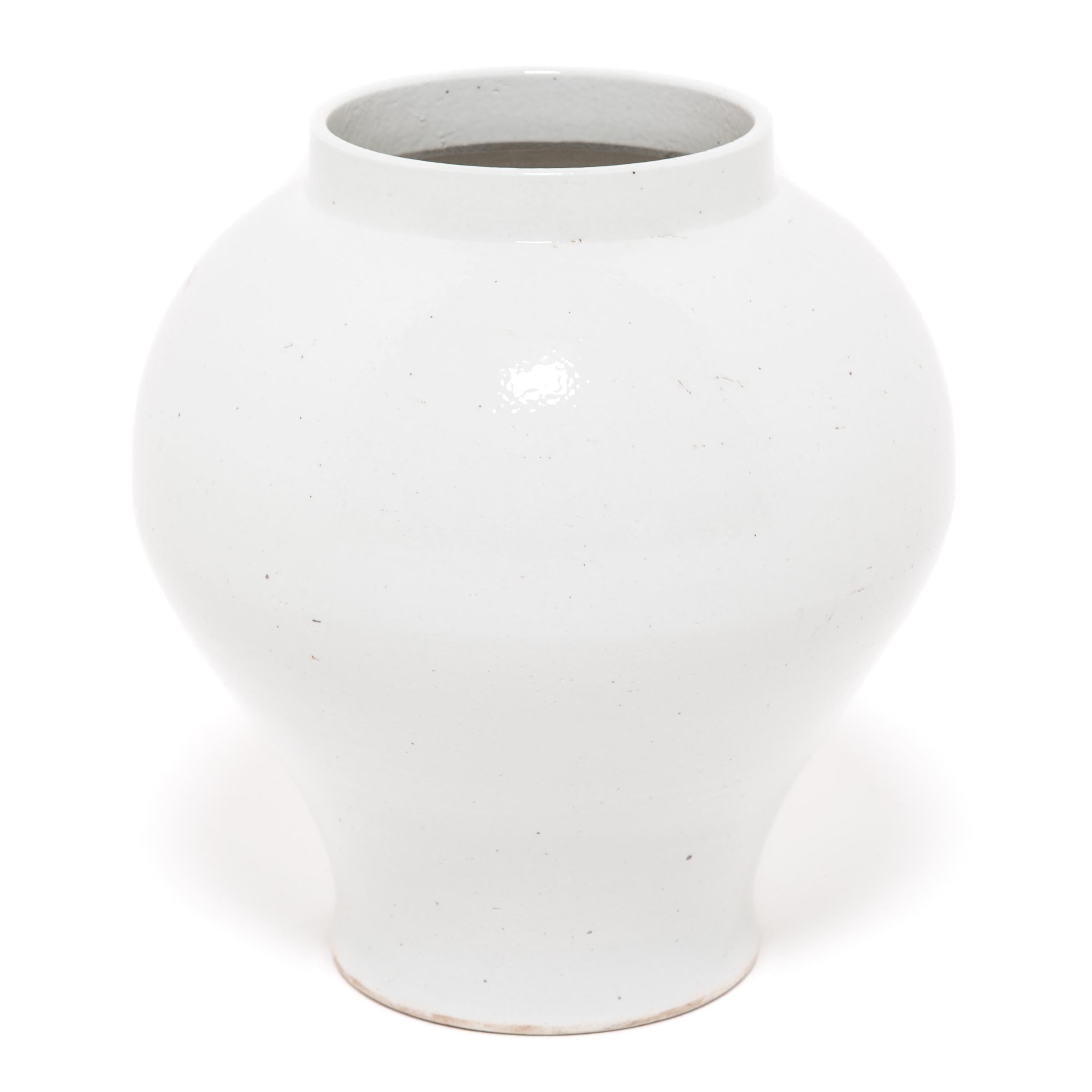 Minimalist Large Cloud White Plum Vase For Sale