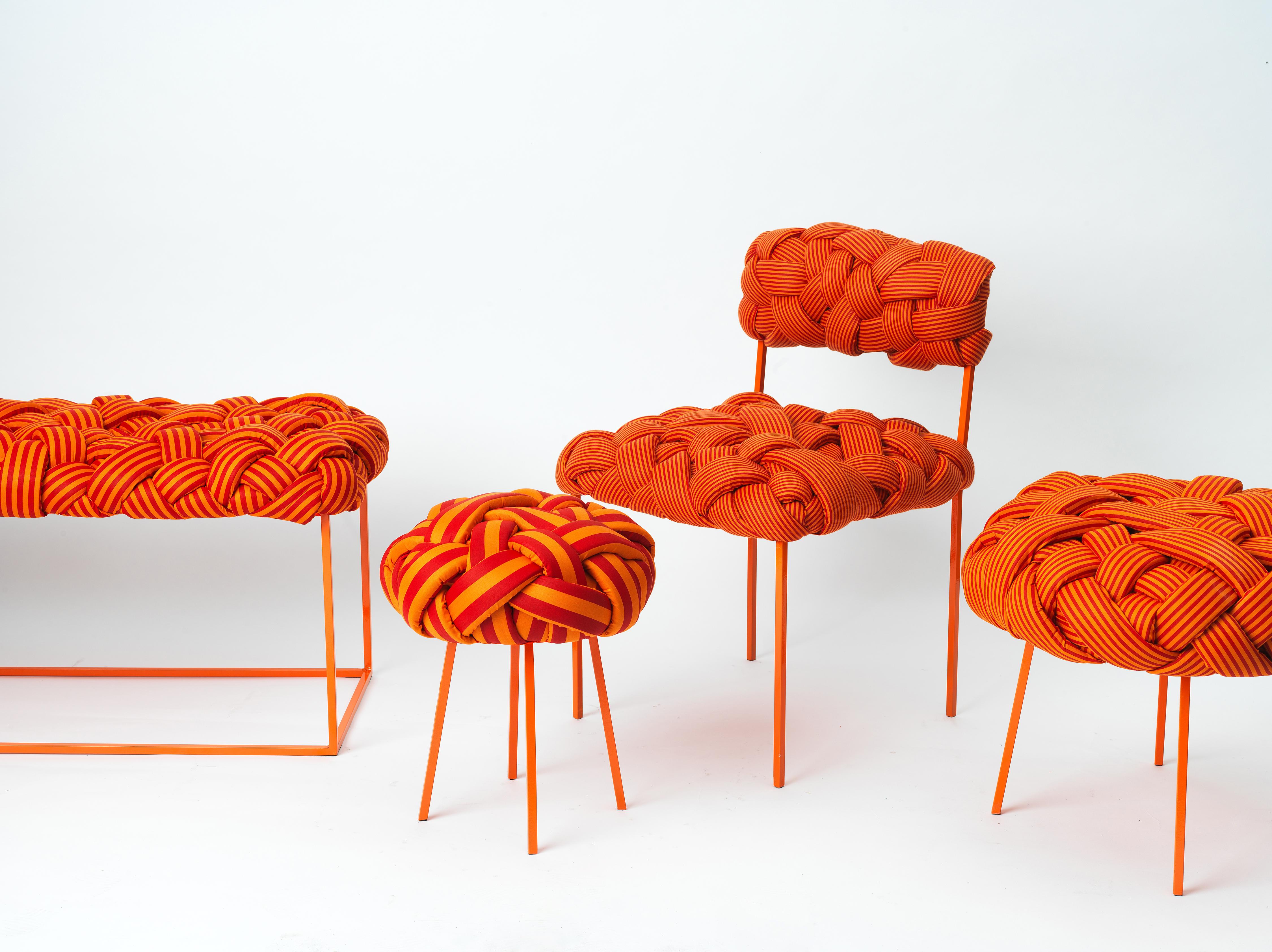 Tissé à la main Chaise contemporaine « Cloud » avec tapisserie orange tissée à la main en vente
