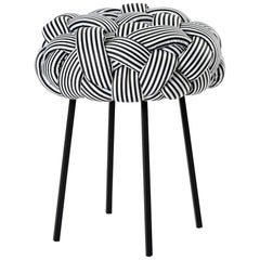 "Cloud" Petit tabouret contemporain avec tapisserie d'ameublement B&W tissée à la main