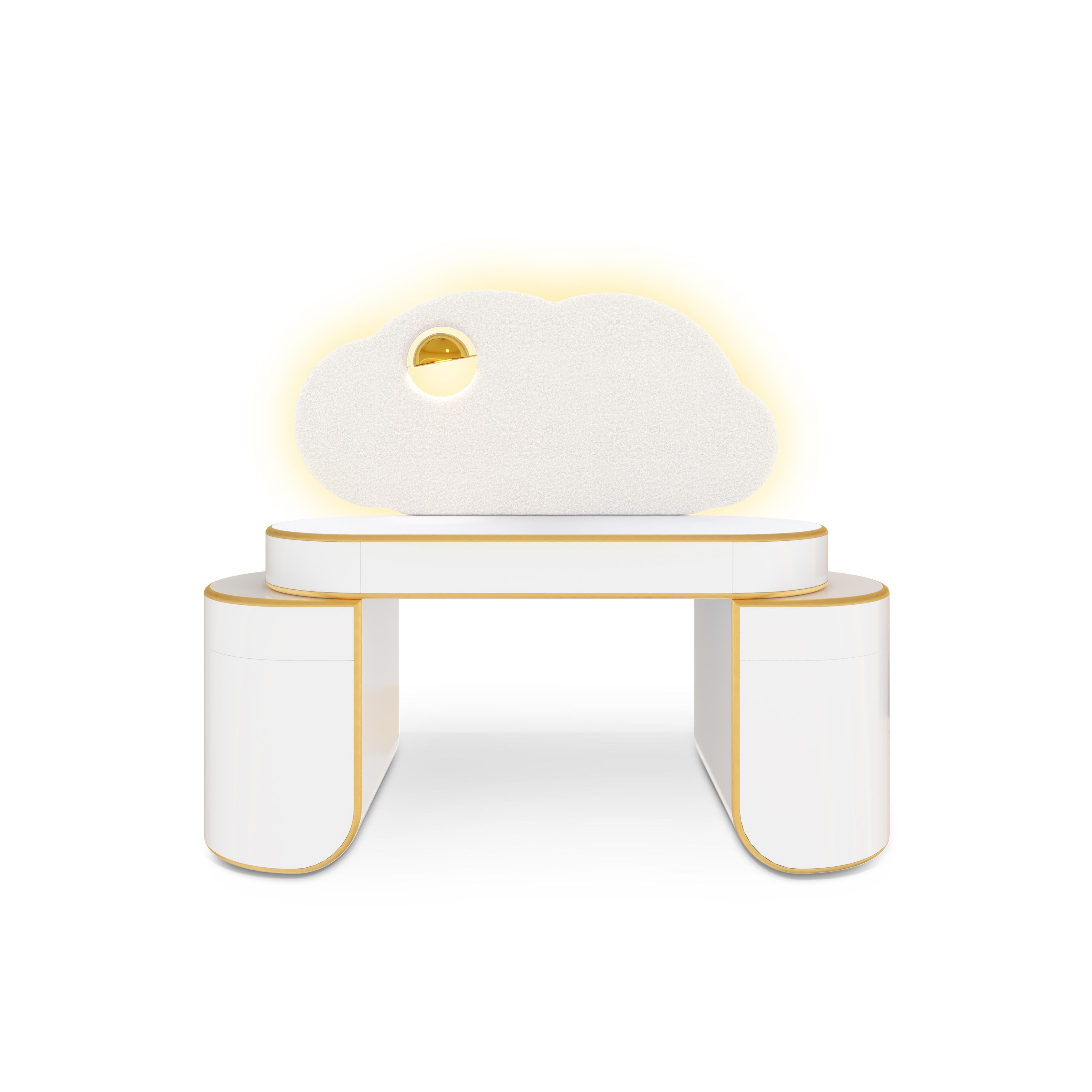 La scrivania Cloud Glow di MAGILORE® è una scrivania di lusso per bambini che unisce immaginazione, eleganza e funzionalità. Ispirato alla morbidezza di una nuvola fluttuante, questo pezzo artigianale presenta un elemento scultoreo di nuvola