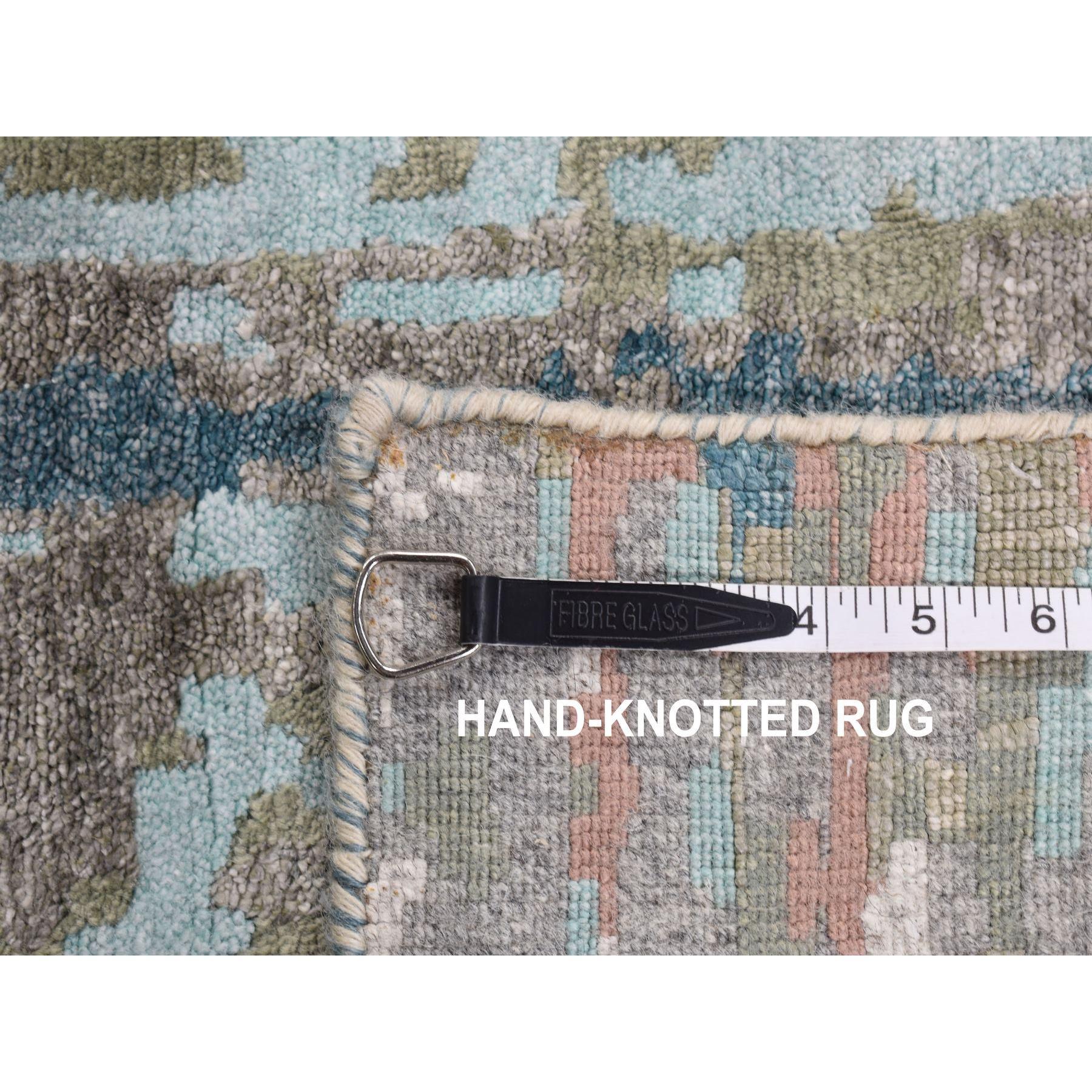 Tapis d'Orient en laine et soie noué à la main Cloud Gray Abstract Design en vente 3