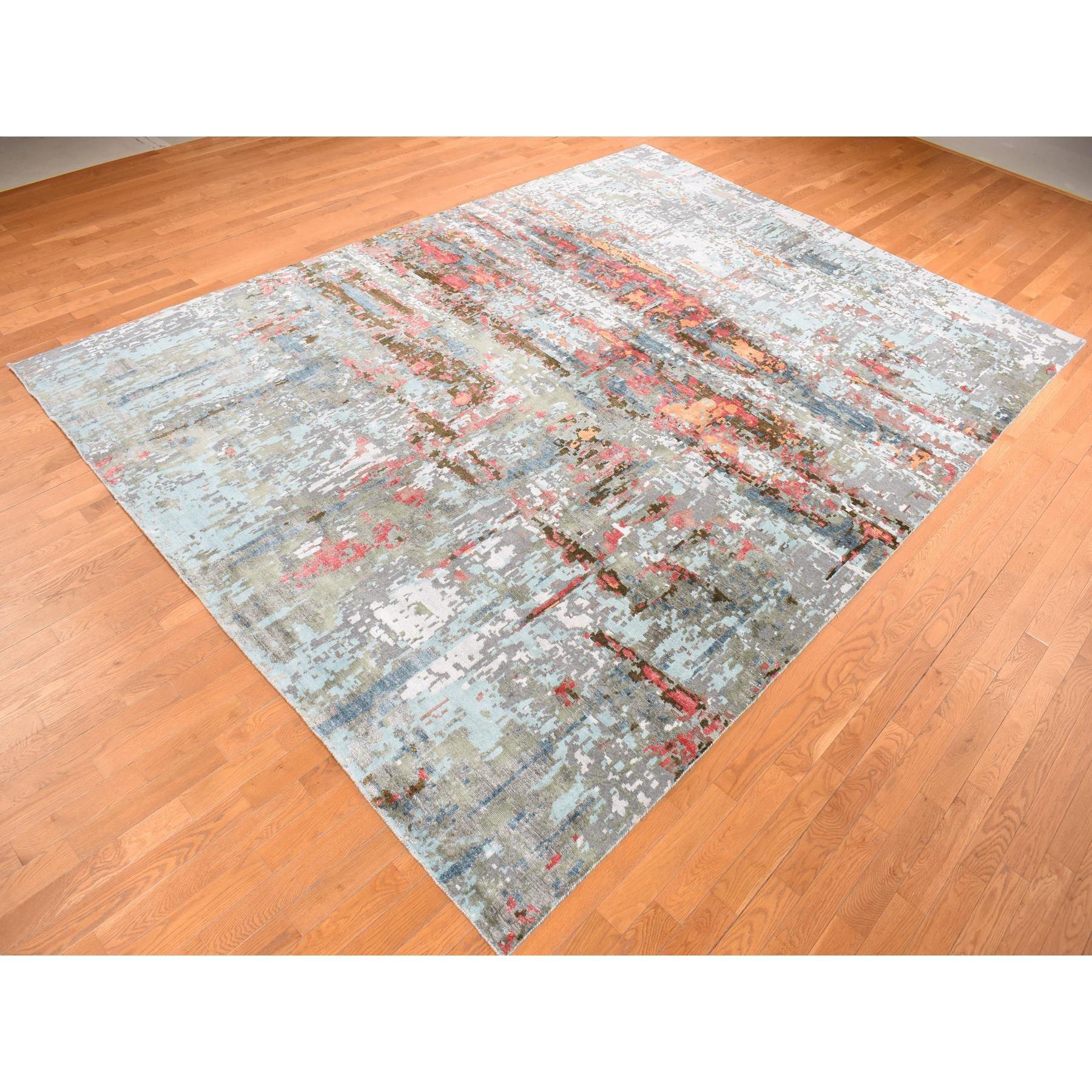 Moderne Tapis d'Orient en laine et soie noué à la main Cloud Gray Abstract Design en vente