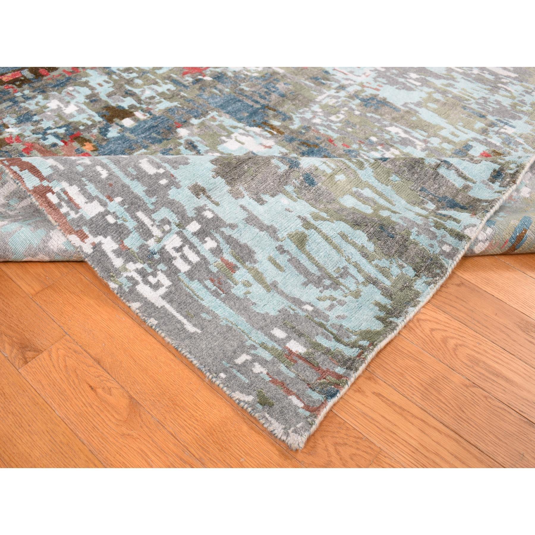 Noué à la main Tapis d'Orient en laine et soie noué à la main Cloud Gray Abstract Design en vente