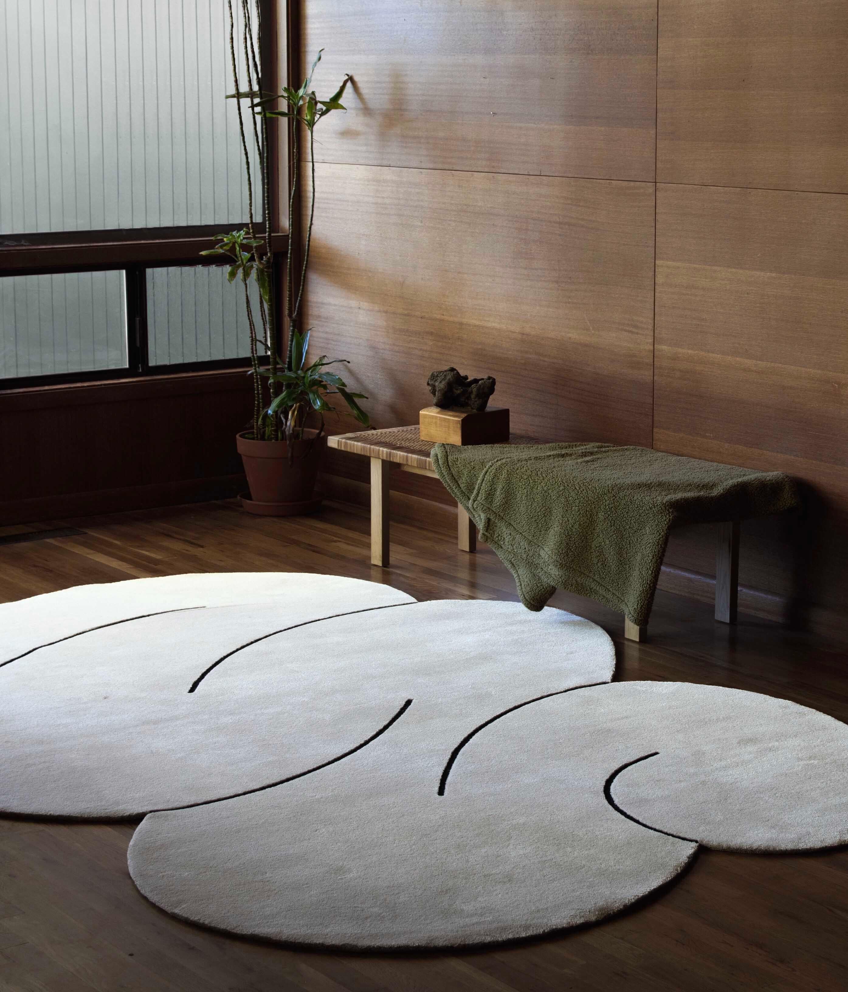 Wolke Grau Squiggle Teppich aus neuseeländischer Wolle von Okej Studio
Abmessungen: B 215 x L 305 cm. 
MATERIALIEN: Wolle.

Erhältlich in verschiedenen Farben und Größenoptionen. Preise können abweichen. Sorgfältig hergestellt im Süden Schwedens.