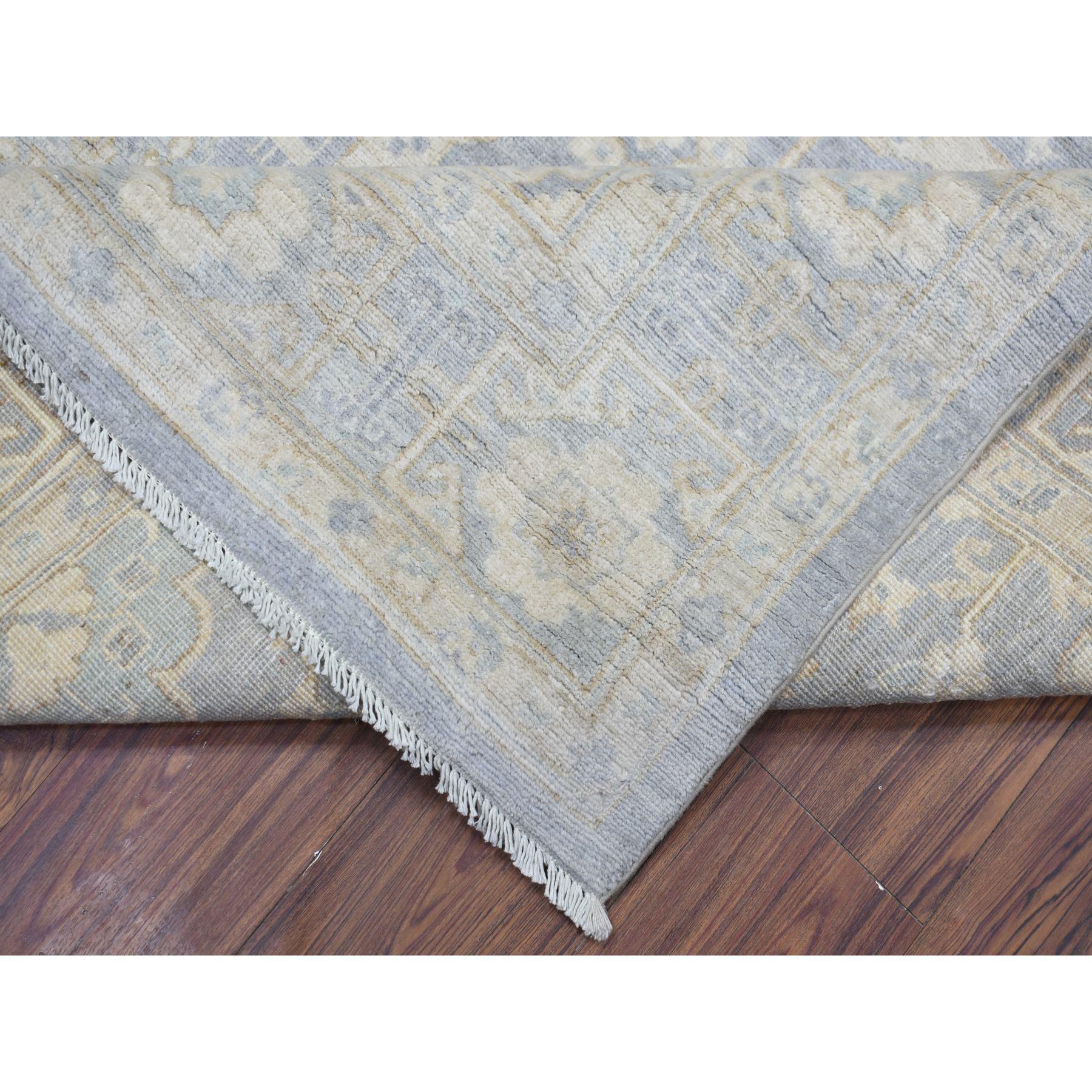 Handgeknüpfter orientalischer Teppich aus natürlicher Wolle 7'10