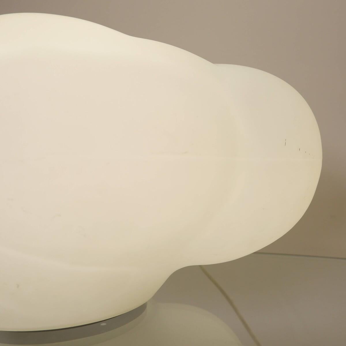 Lampe nuage en verre opalin - 1970 Bon état - En vente à Uccle, BE
