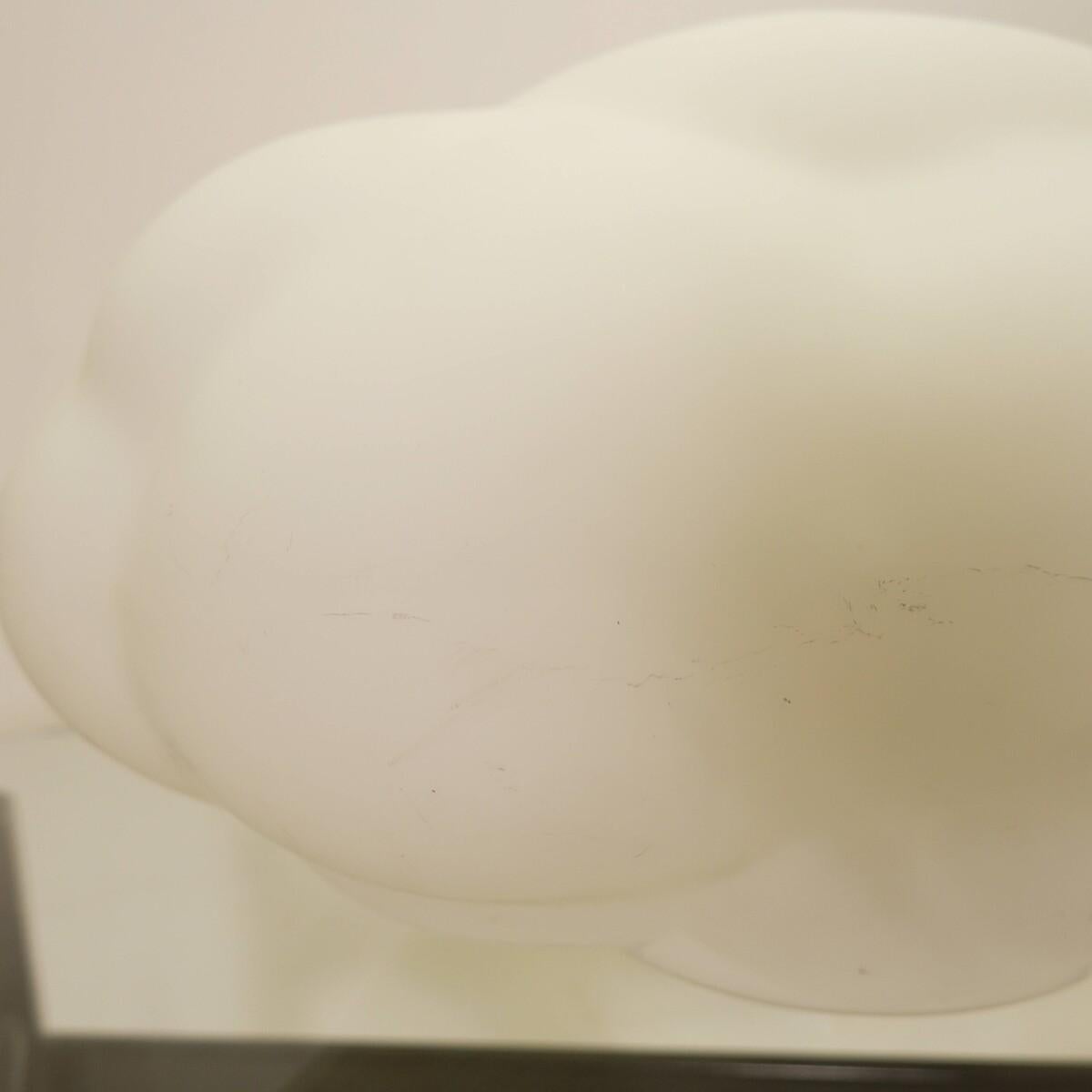 Lampe nuage en verre opalin - 1970 en vente 3