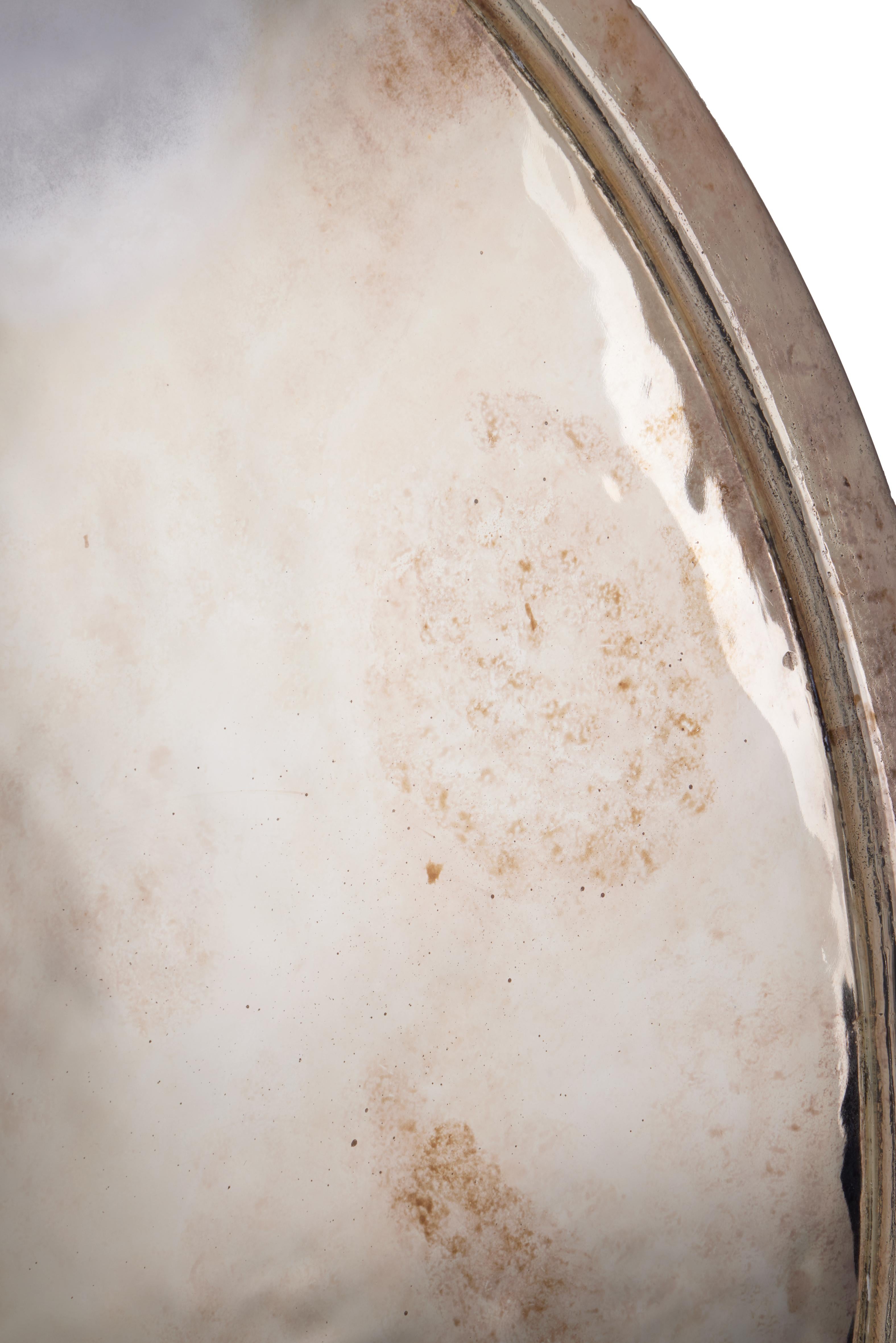 Verre de studio et argenture à la main