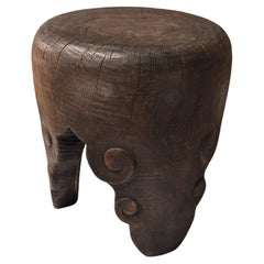 Table d'appoint Mango en bois massif sculpté à la main, moderne, organique et expresso