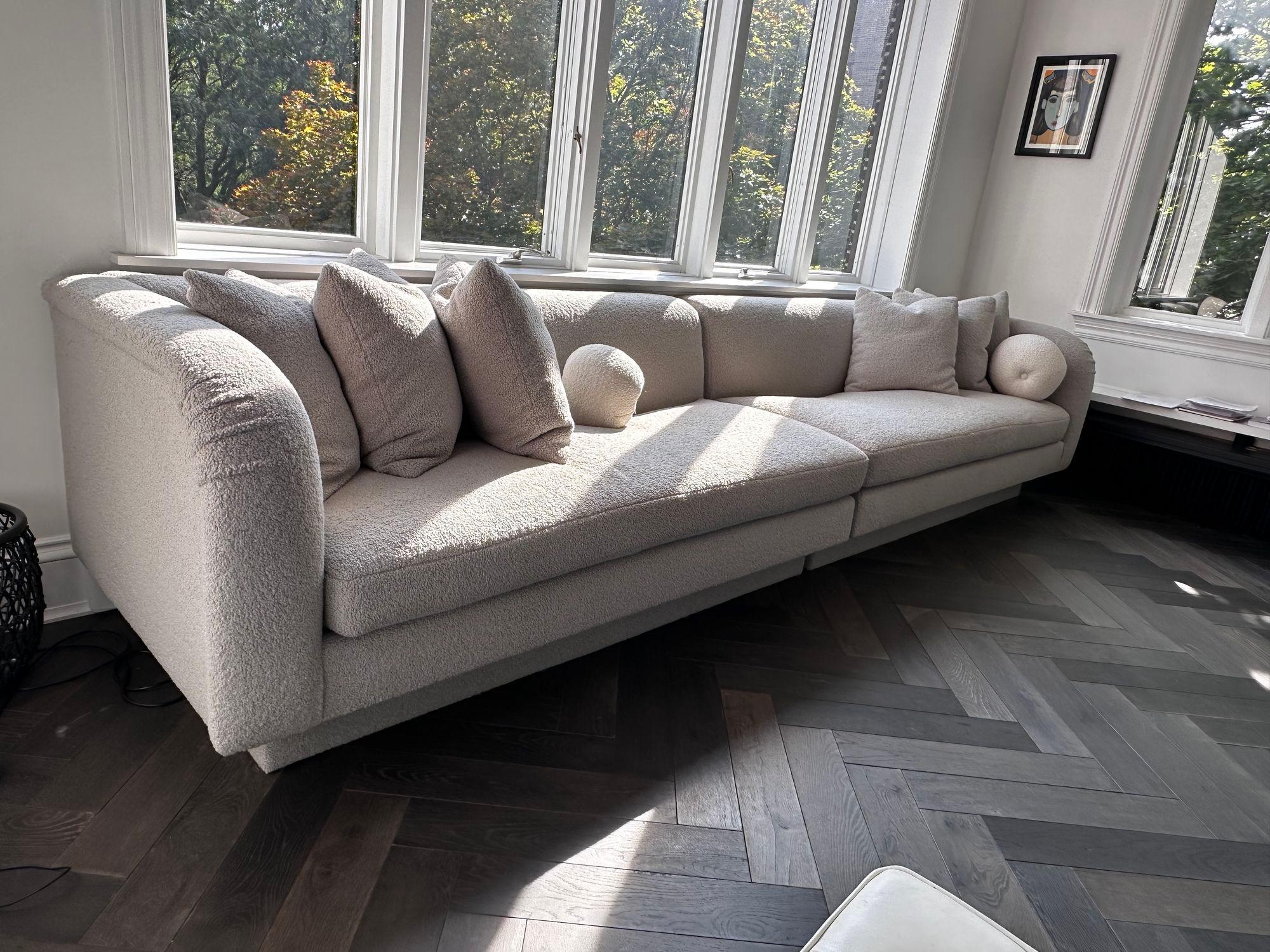Cloud Pouf Sofa in Fog Grey Boucle in Wolkengrau. 1980 im Zustand „Gut“ im Angebot in Chicago, IL