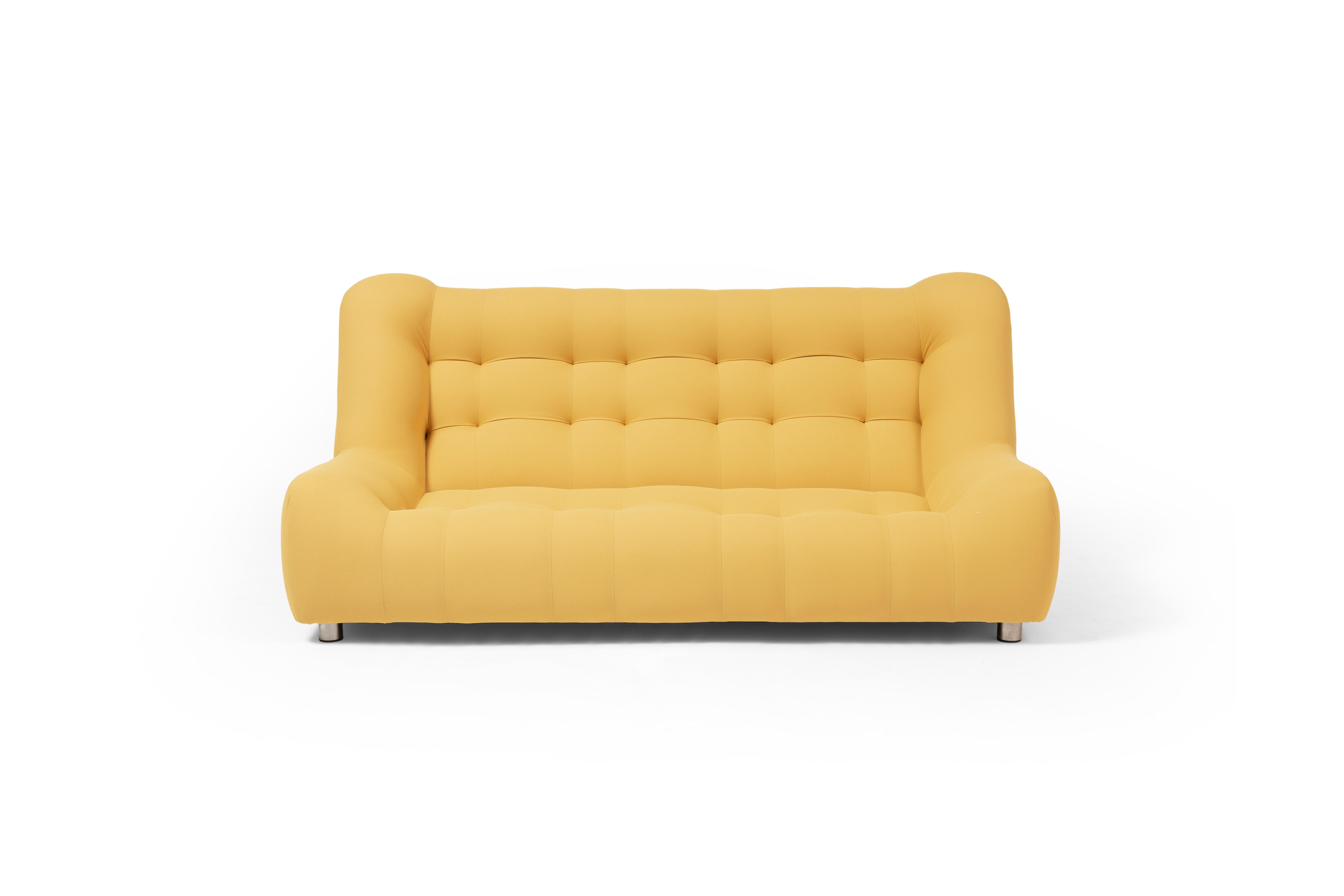 Sofá Cloud by RALPH M 
Dimensiones: An 194 x Pr 101 x Al 87 cm. 
Materiales: Haya maciza, Paneles de aglomerado, Acero inoxidable, Tejido.

Estructura: Haya maciza y paneles de aglomerado.
Muelle del asiento: Cinchas elásticas entrelazadas.
Cojín