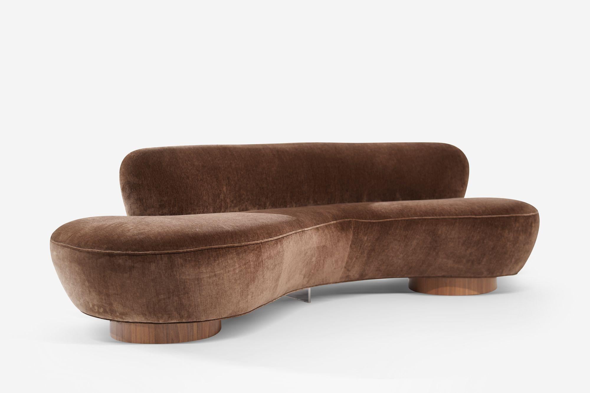 Cloud Sofa by Vladimir Kagan, a true emblem of 1970s design, meticulously restored to its original glory by Stamford Modern. This iconic piece exudes a sense of relaxed luxury, embodying Kagan's innovative approach to comfort and aesthetics. With