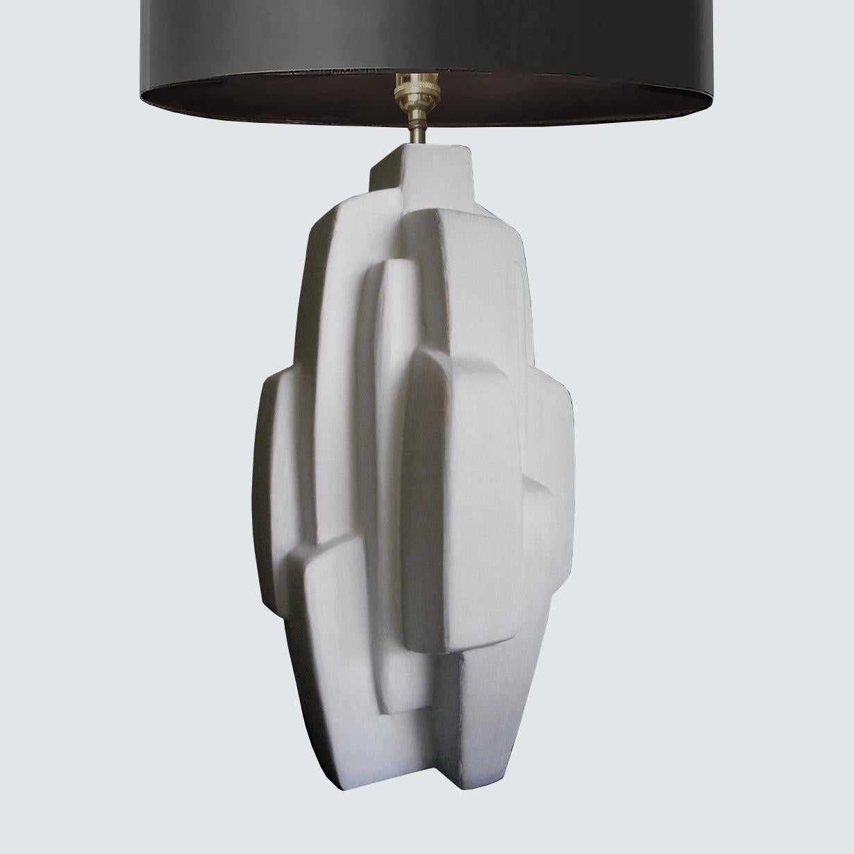 Cloud Tischlampe von Daniel Schneiger
Abmessungen: T24 x B24 x H53 cm
MATERIALIEN: Holz, Schaumstoff und Harz.
Schirm nicht enthalten. Kundenspezifische Ausführungen verfügbar. Bitte kontaktieren Sie uns.

Alle unsere Lampen können je nach Land
