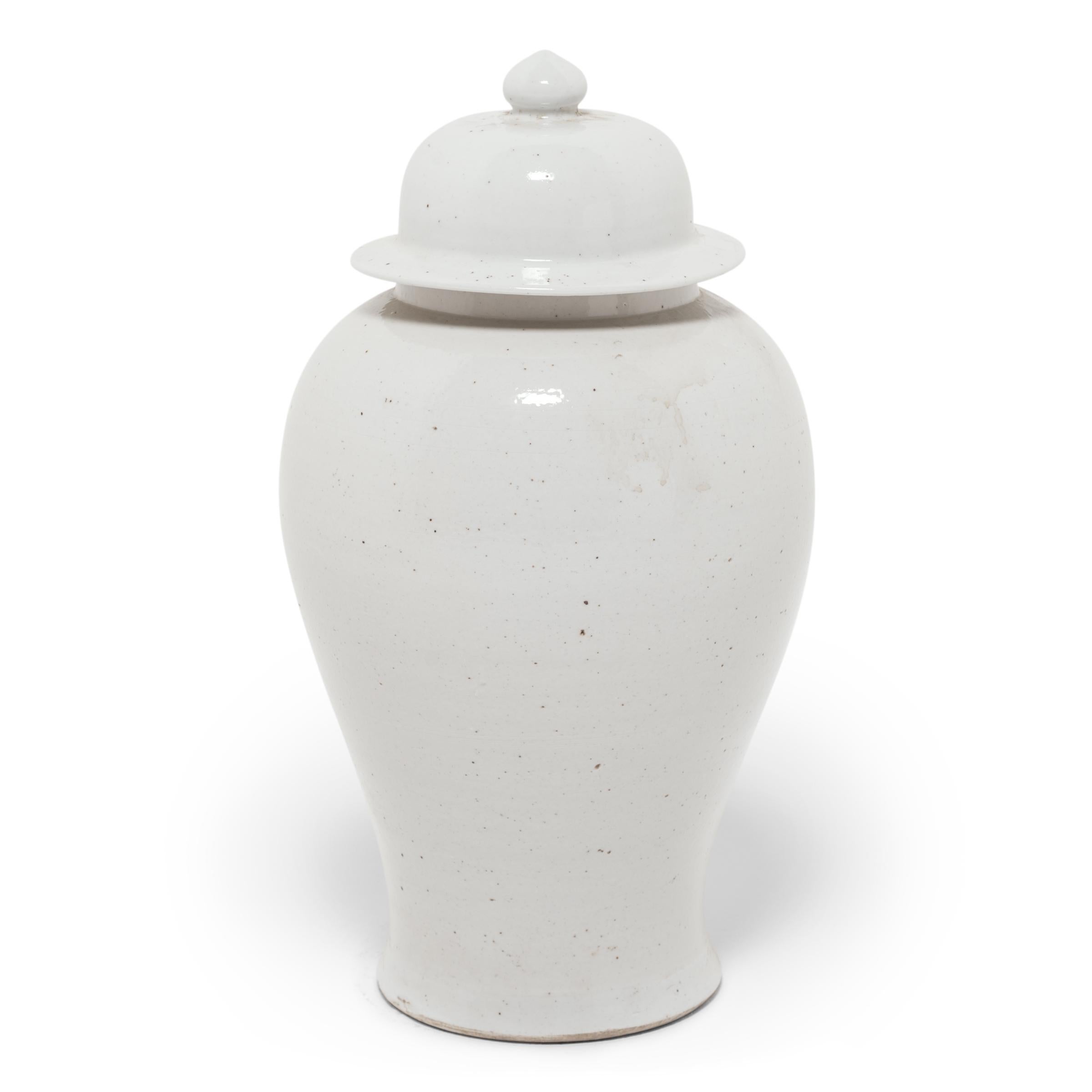White Glazed Chinese Baluster Jar In Good Condition For Sale In Chicago, IL